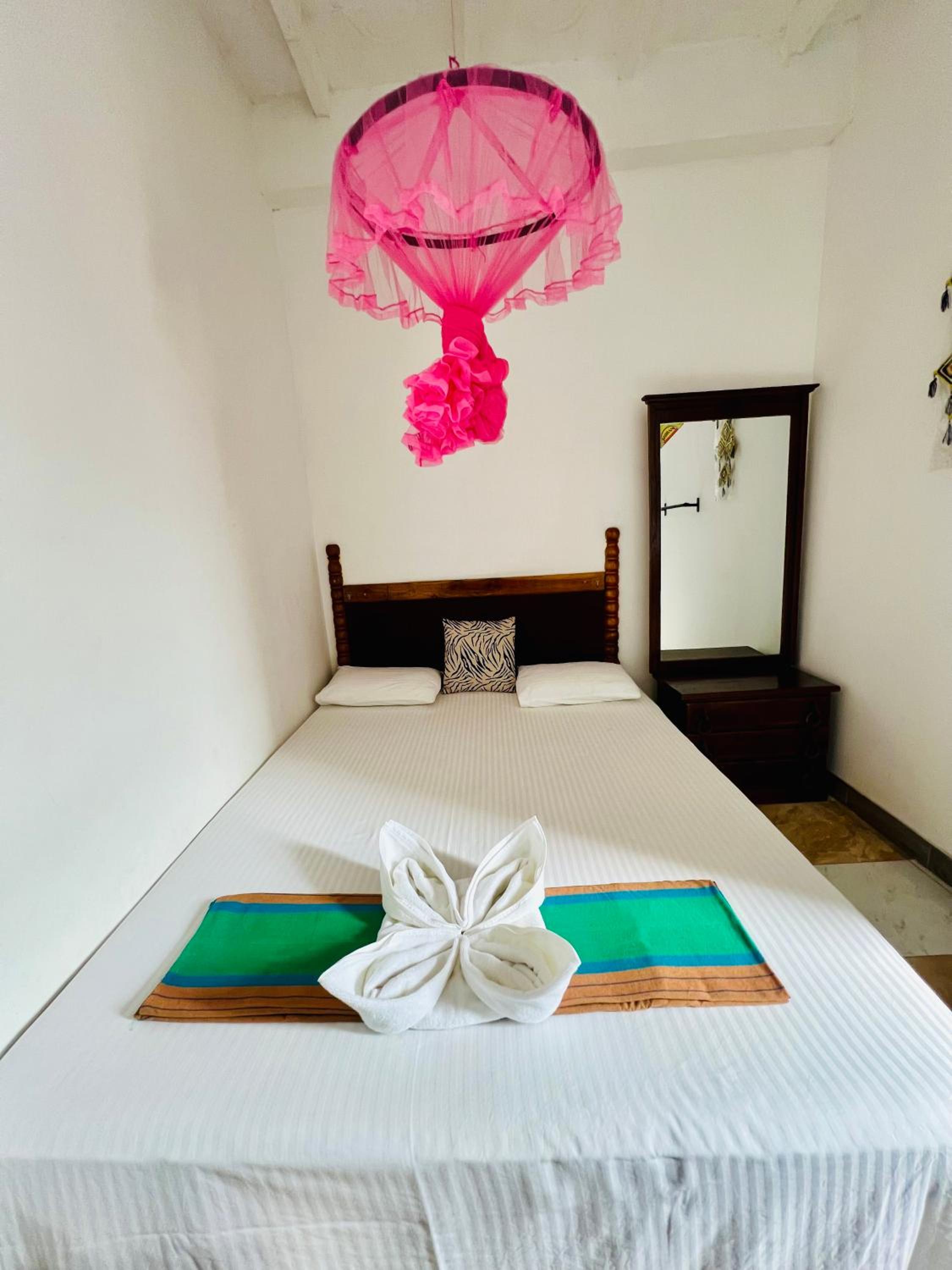 Standard Double Room - Photo 7