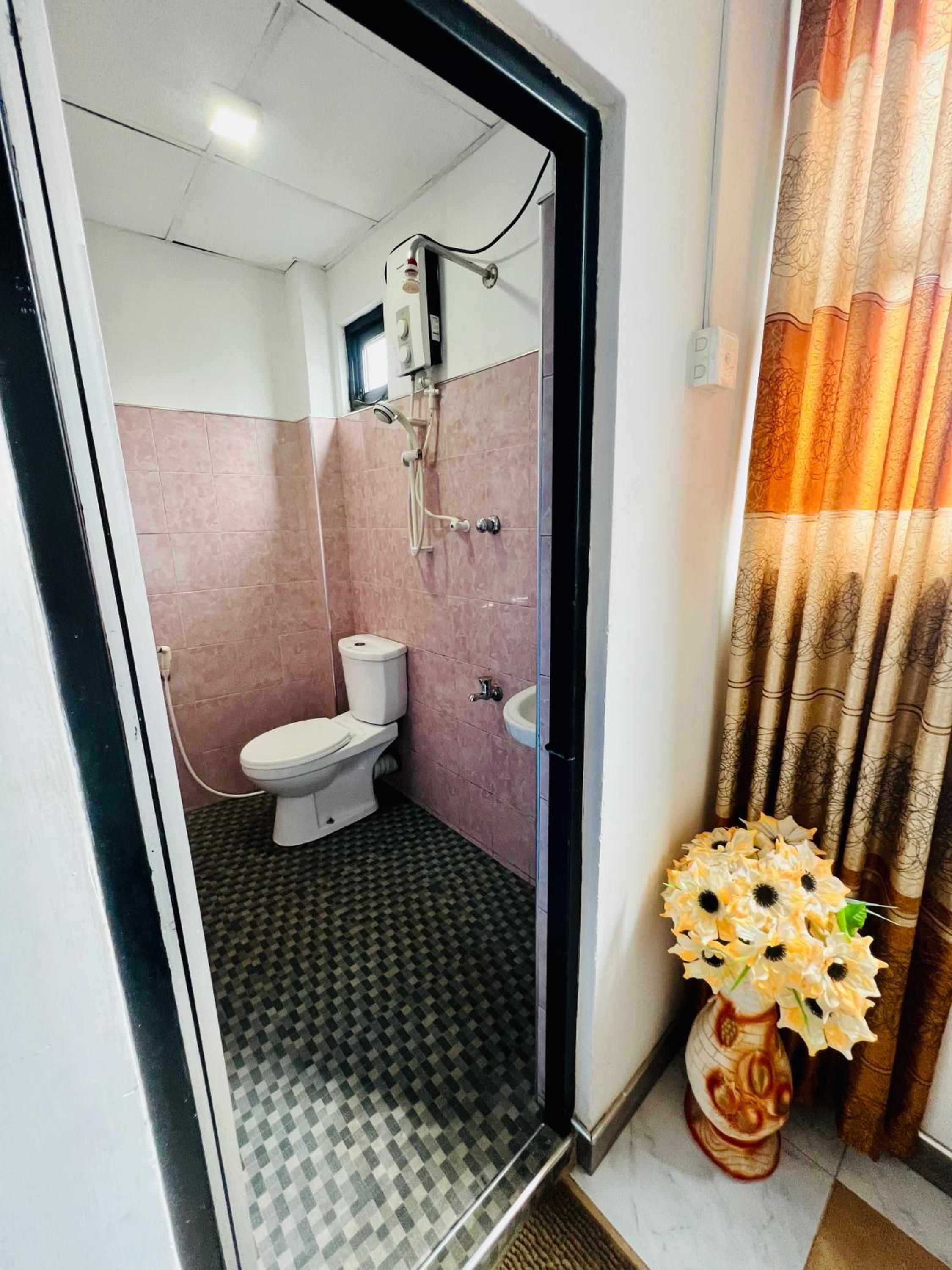 Standard Double Room - Photo 8