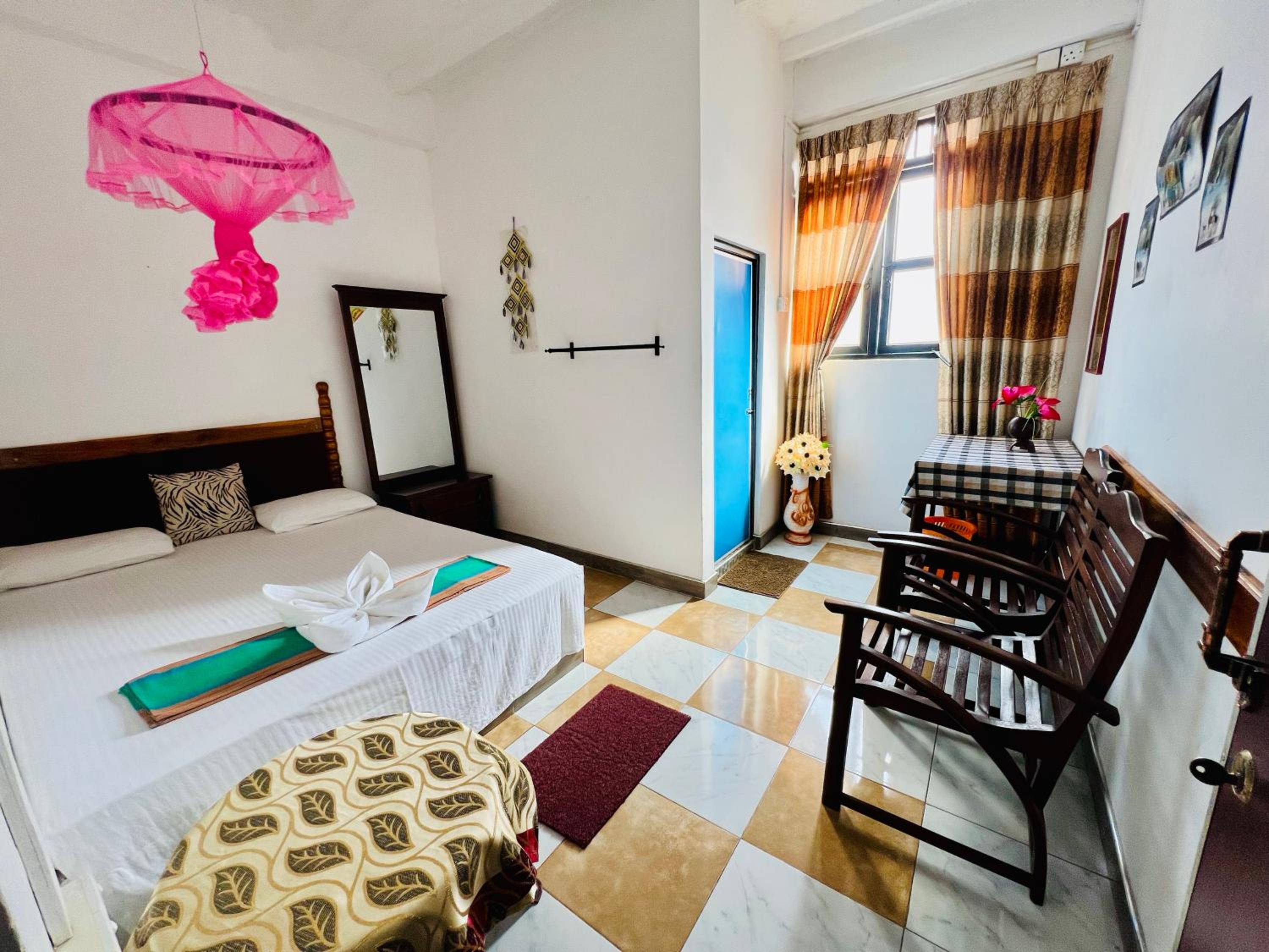 Standard Double Room - Photo 13