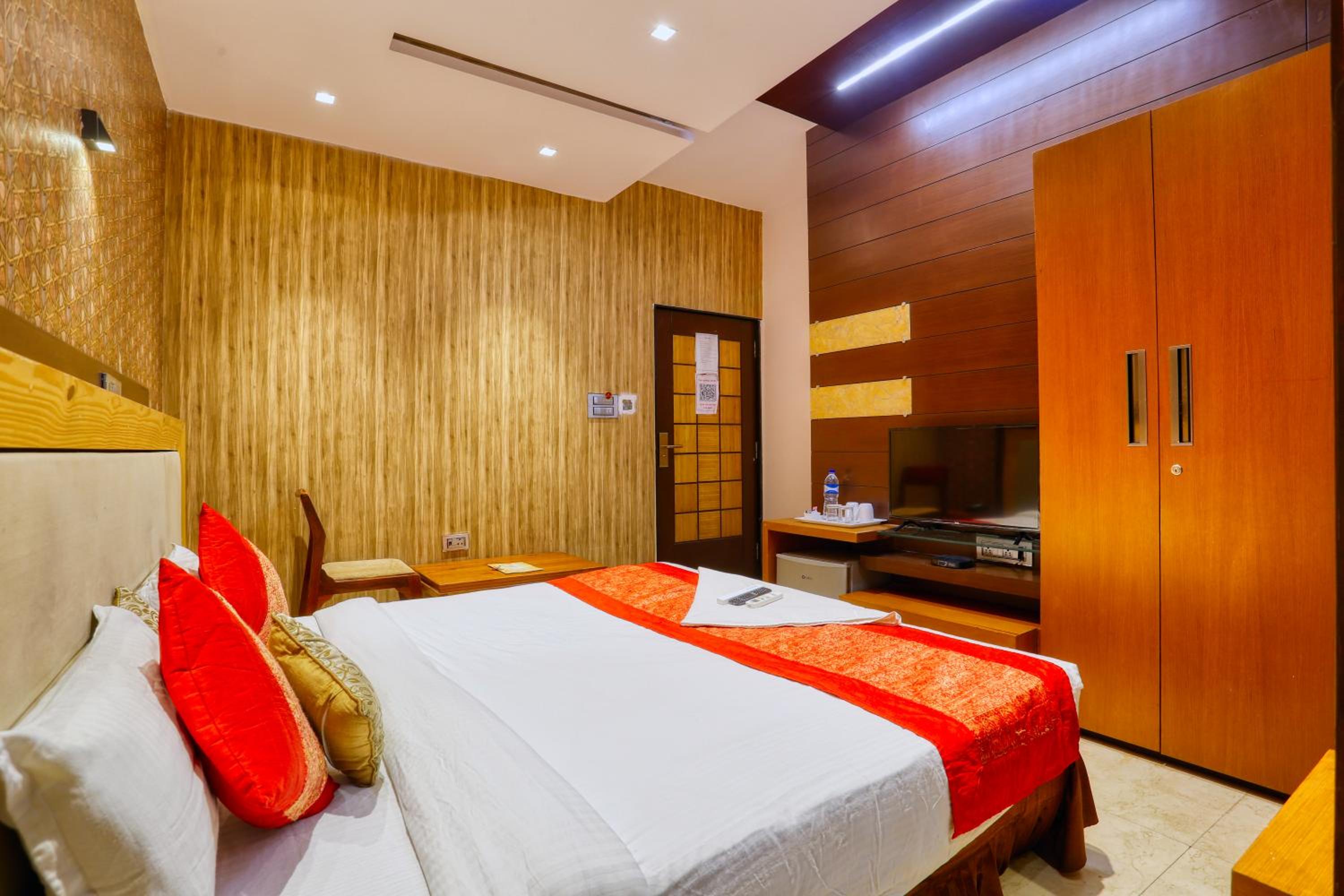 Superior Double or Twin Room - Photo 23