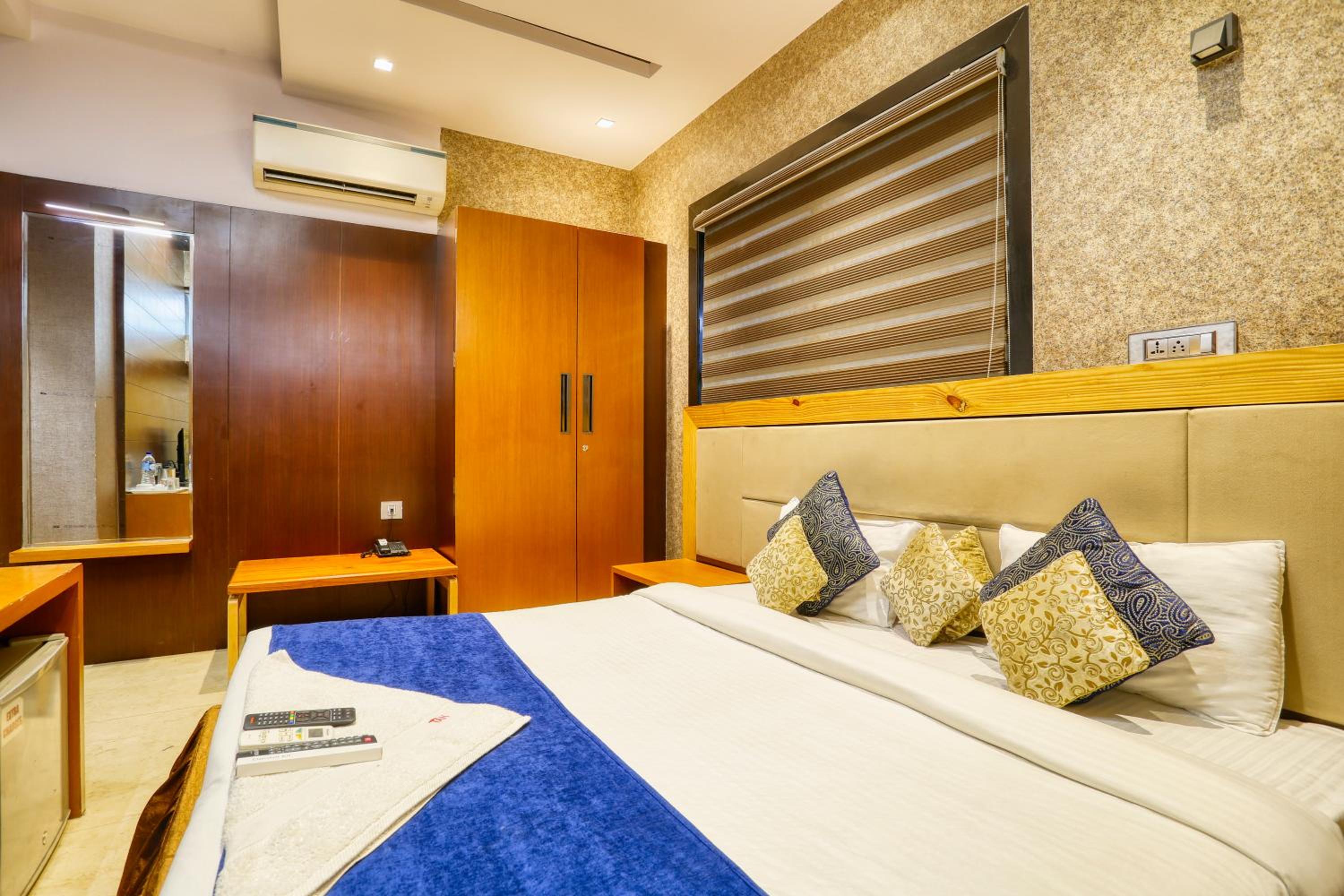 Superior Double or Twin Room - Photo 16
