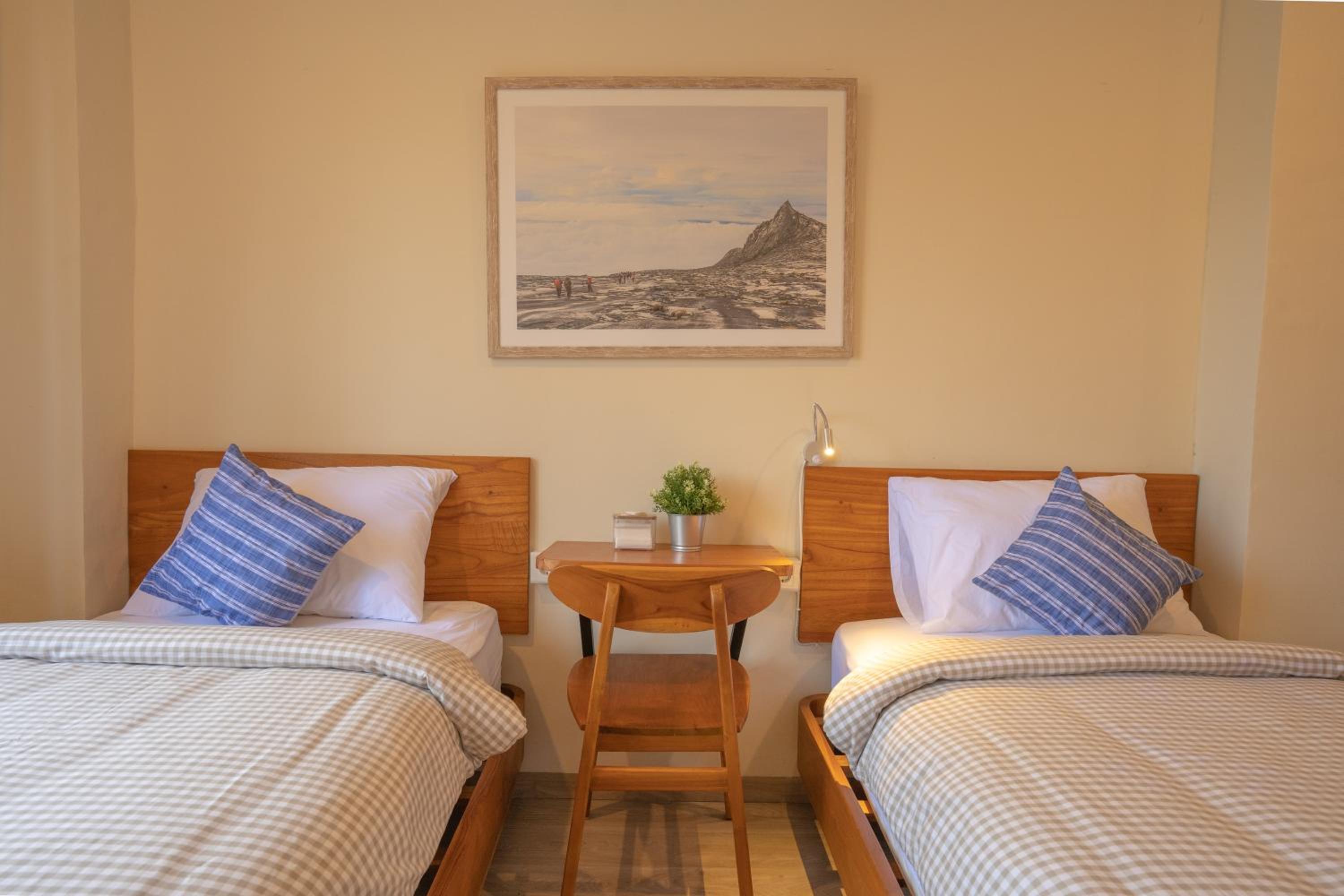 Twin Room - Photo 3
