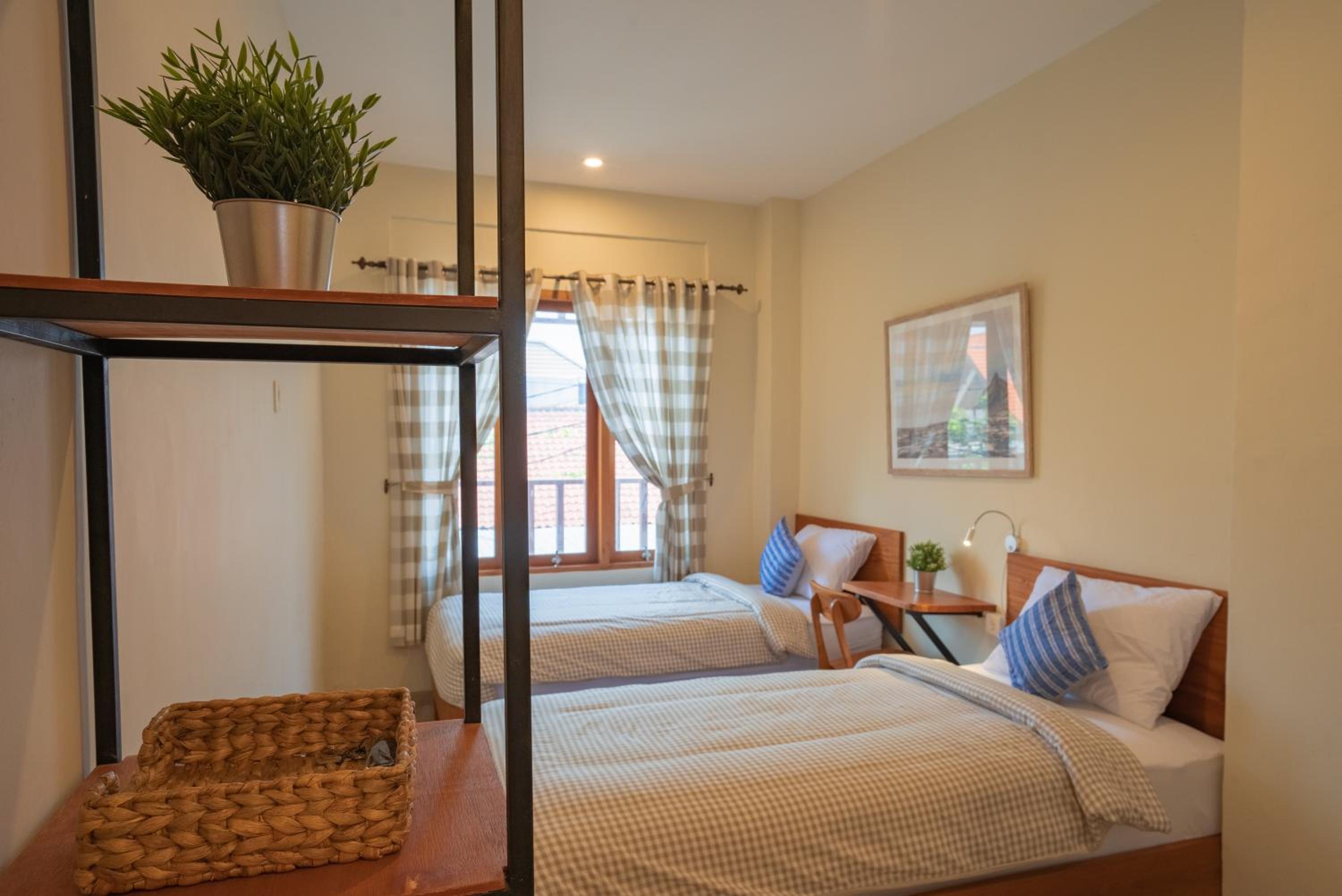Twin Room - Photo 9