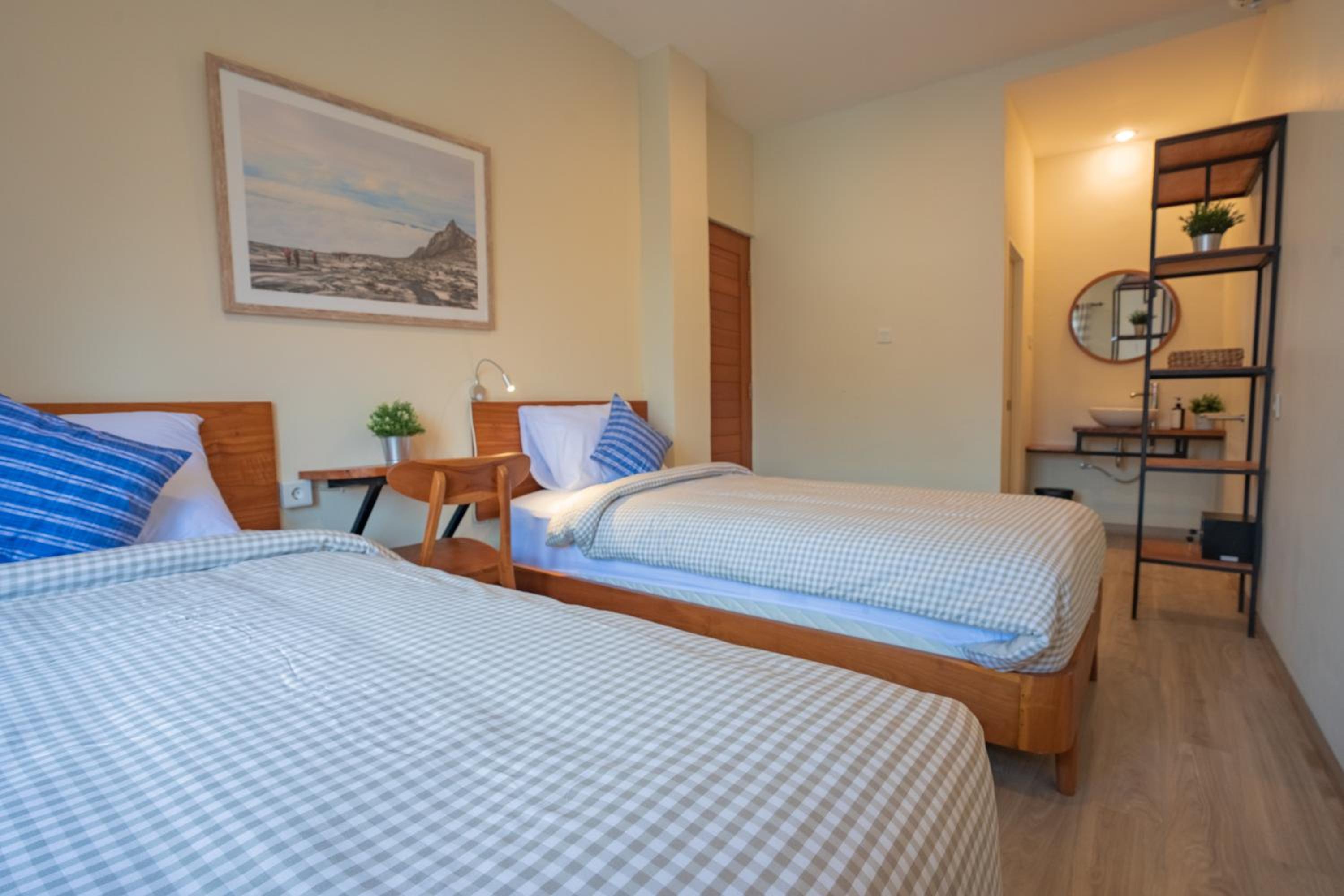 Twin Room - Photo 2