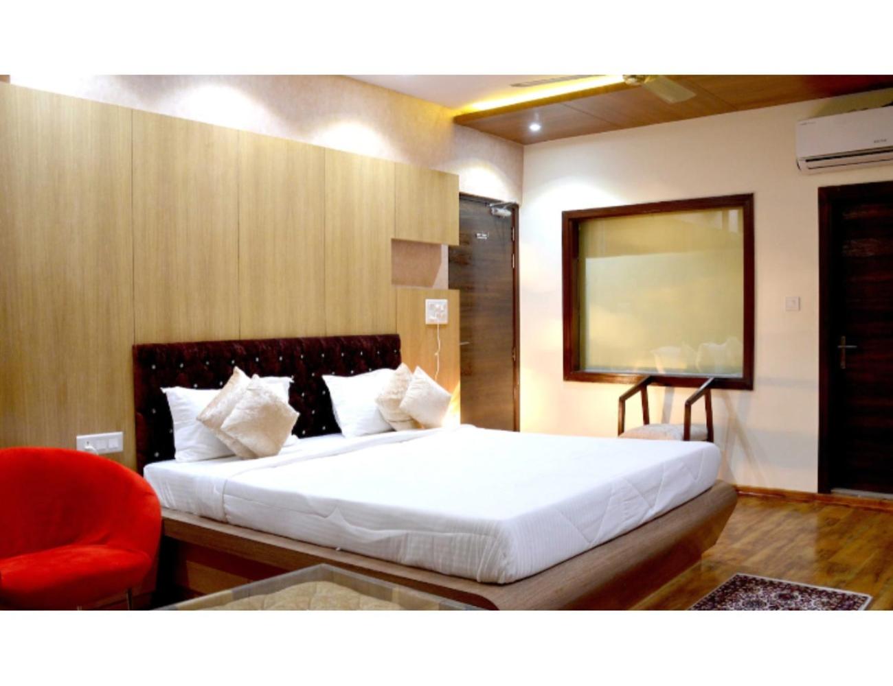 Deluxe Room - Photo 5