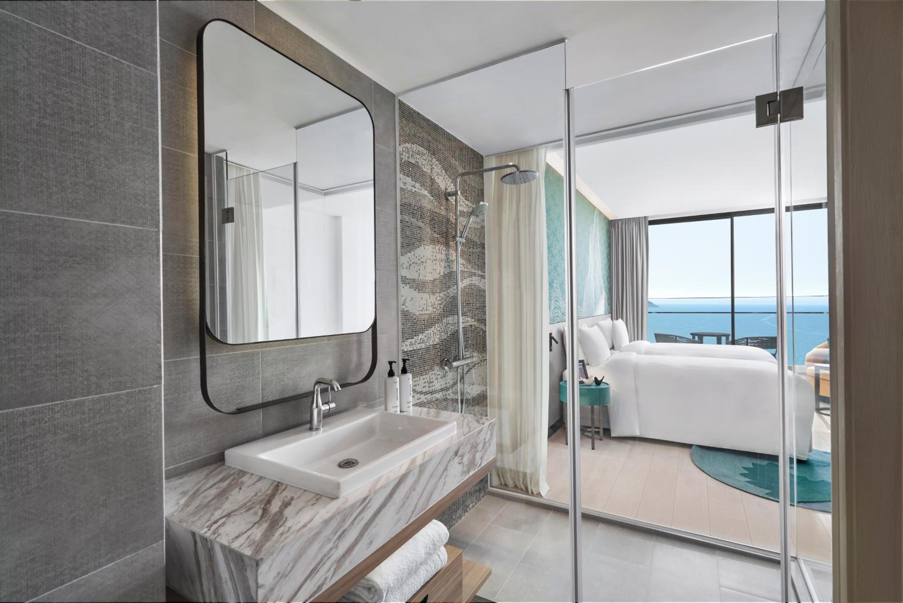 Deluxe Seaview Twin Room with Balcony - Photo 3