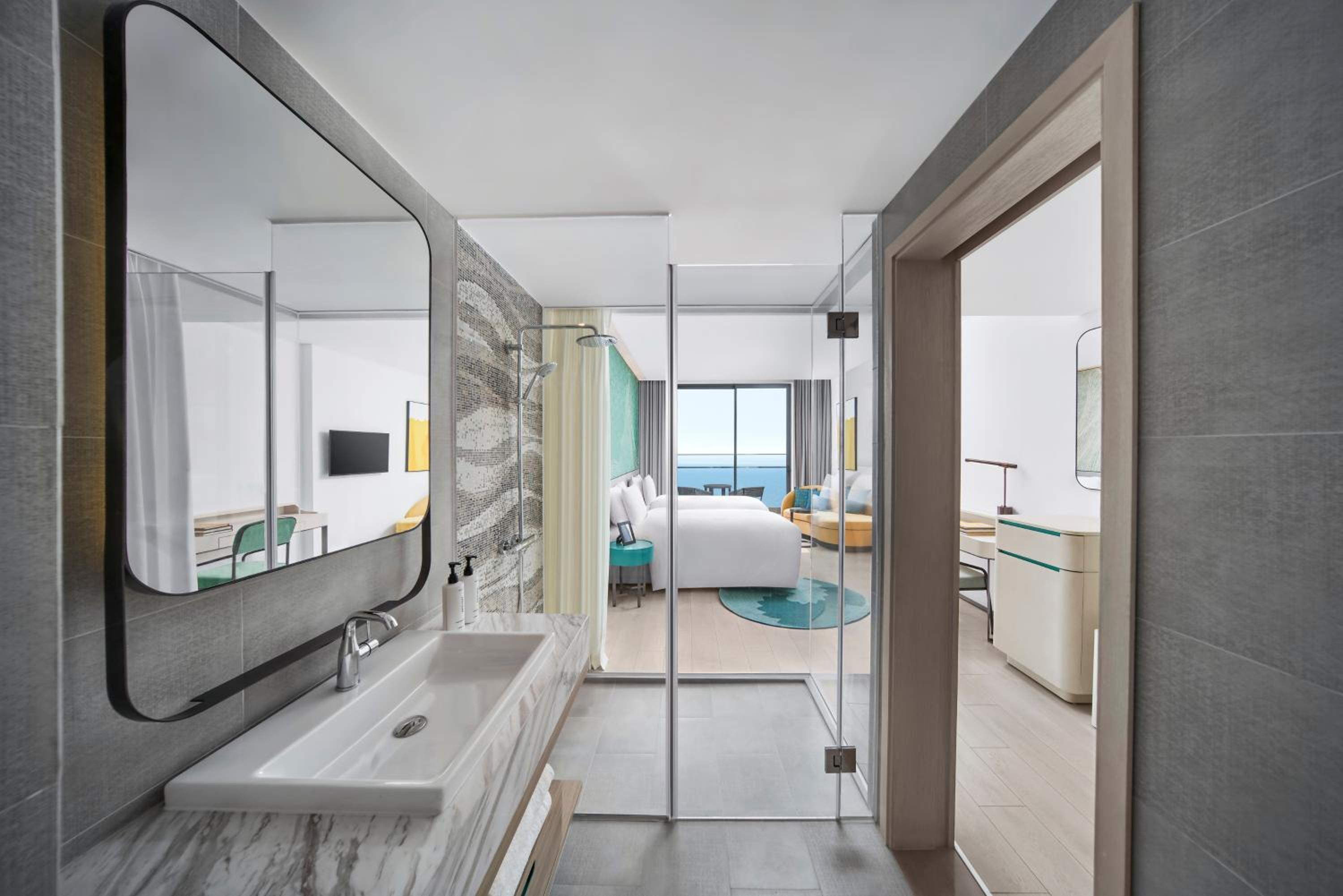 Deluxe Twin Room with Sea View and Balcony - High Floor - Photo 4