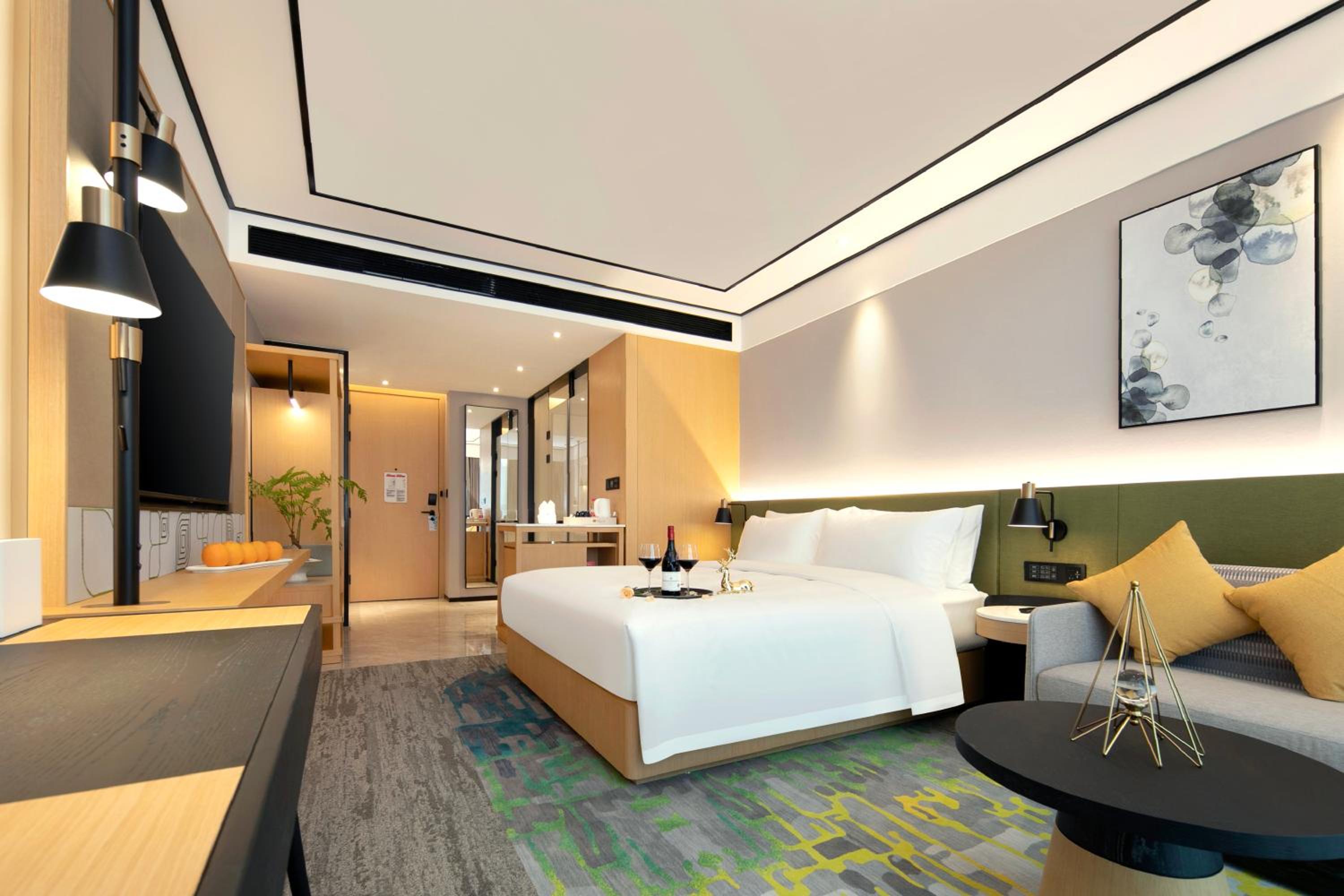 Deluxe King Room - Photo 2
