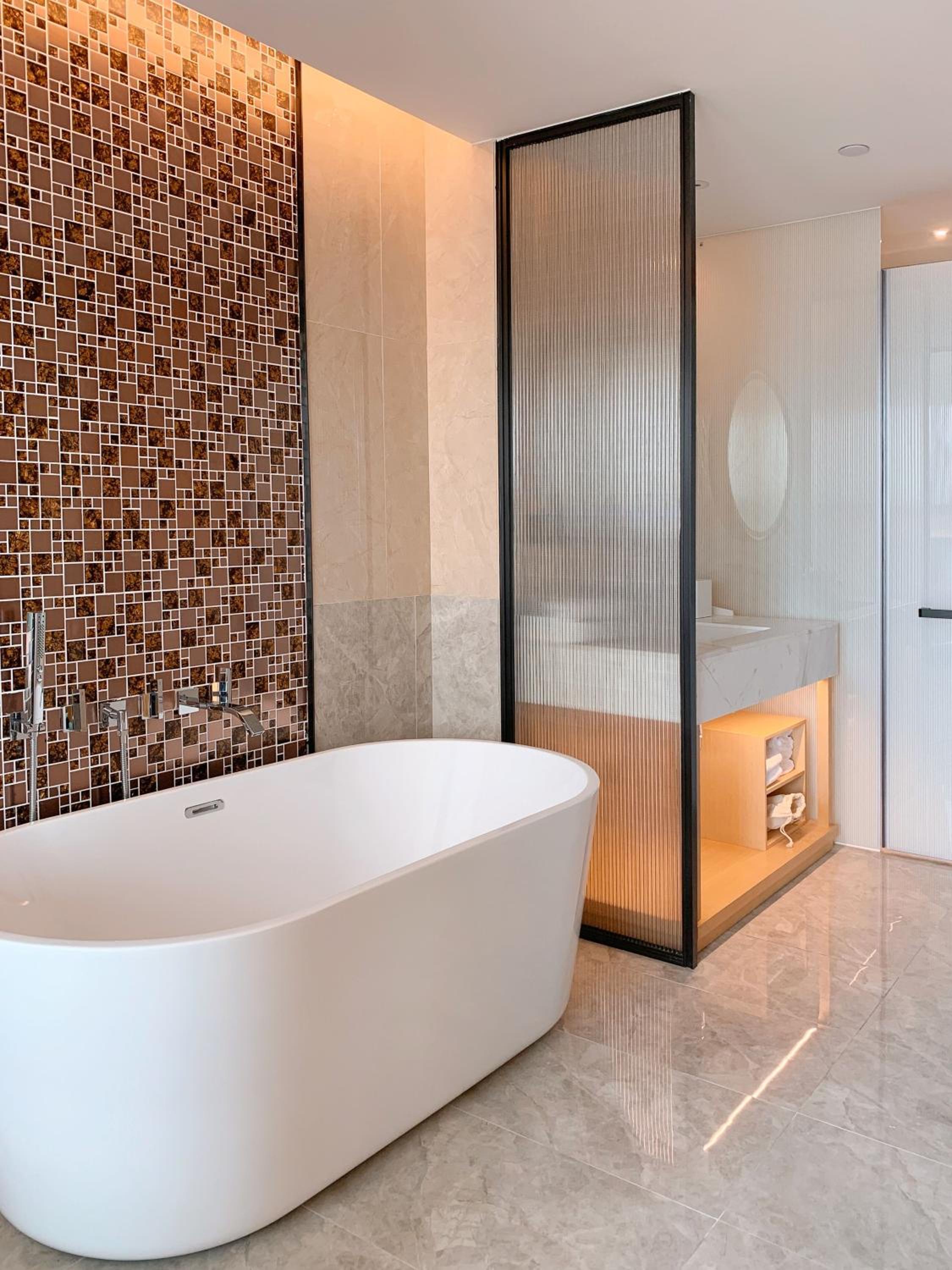 One-Bedroom King Suite - Photo 4