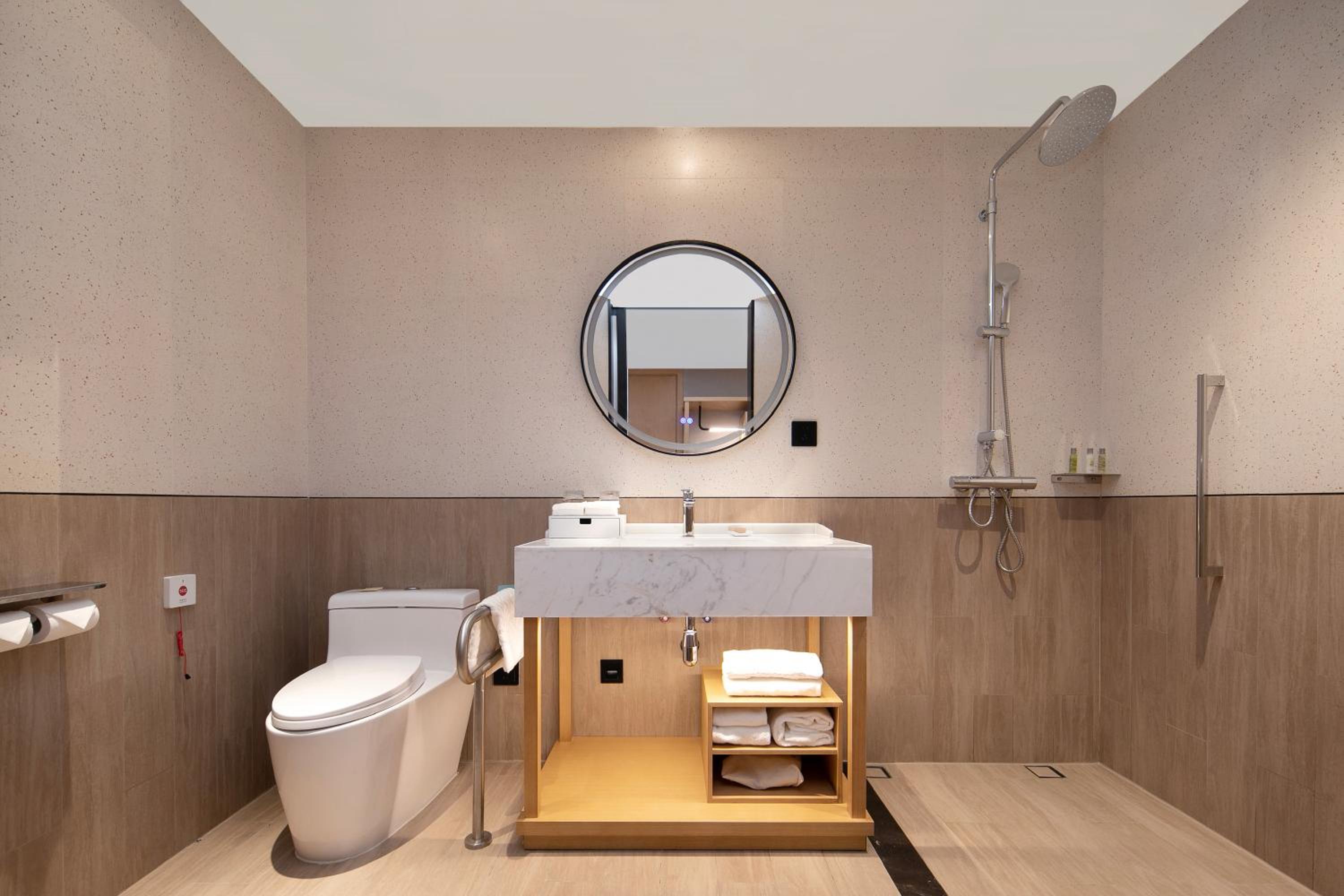 King Room - Disability Access photo 2