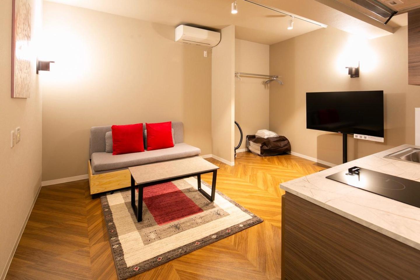 One-Bedroom Apartment photo 1