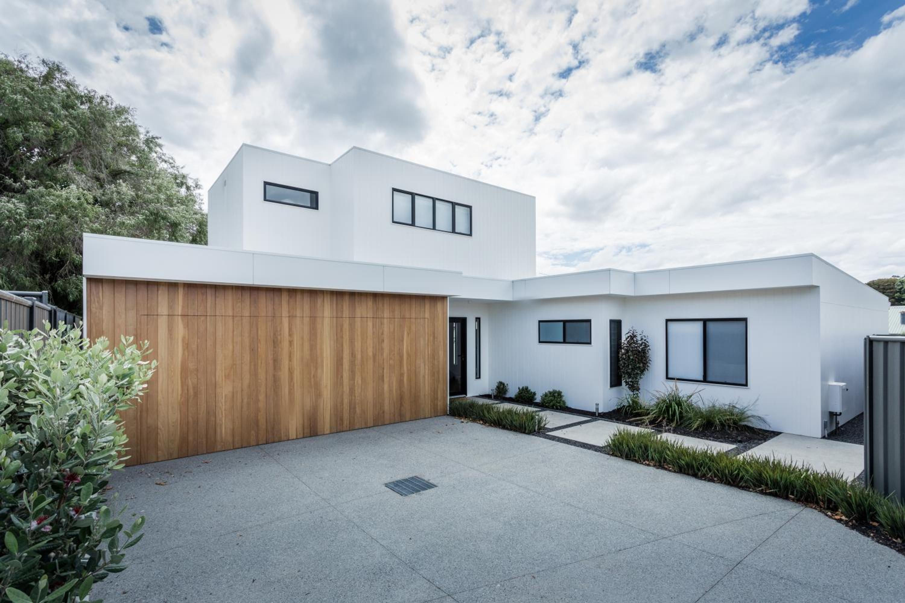 Three-Bedroom House photo 2