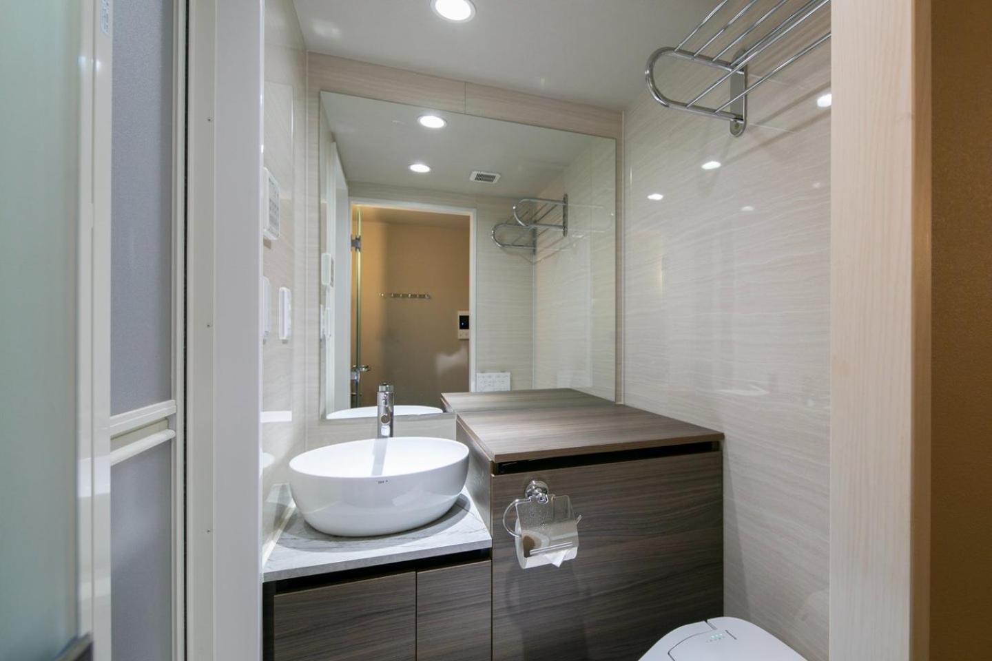 One-Bedroom Apartment photo 3