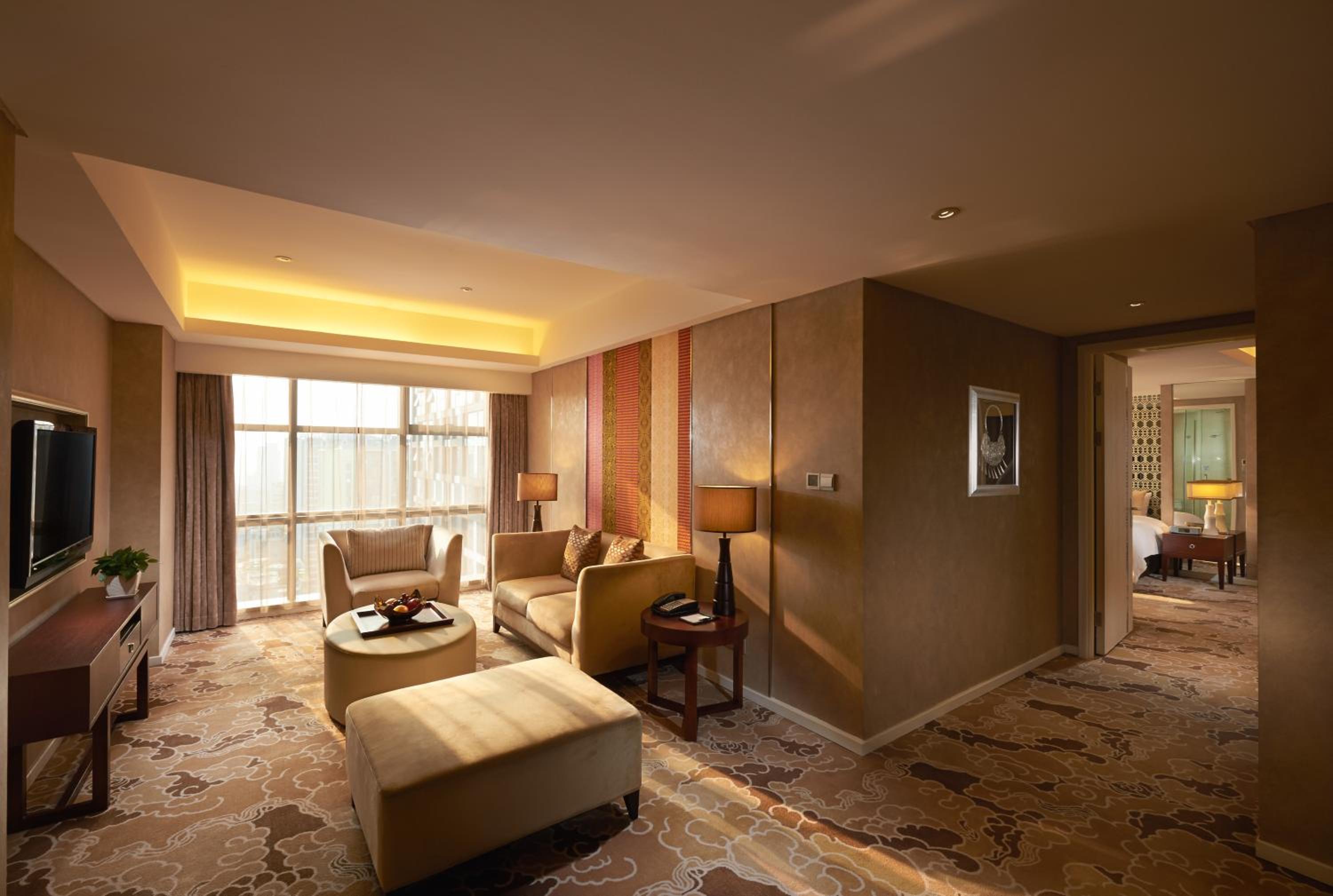 Executive Suite with Mountain View - Photo 5