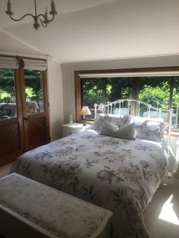Double Room with Private Bathroom - Photo 2