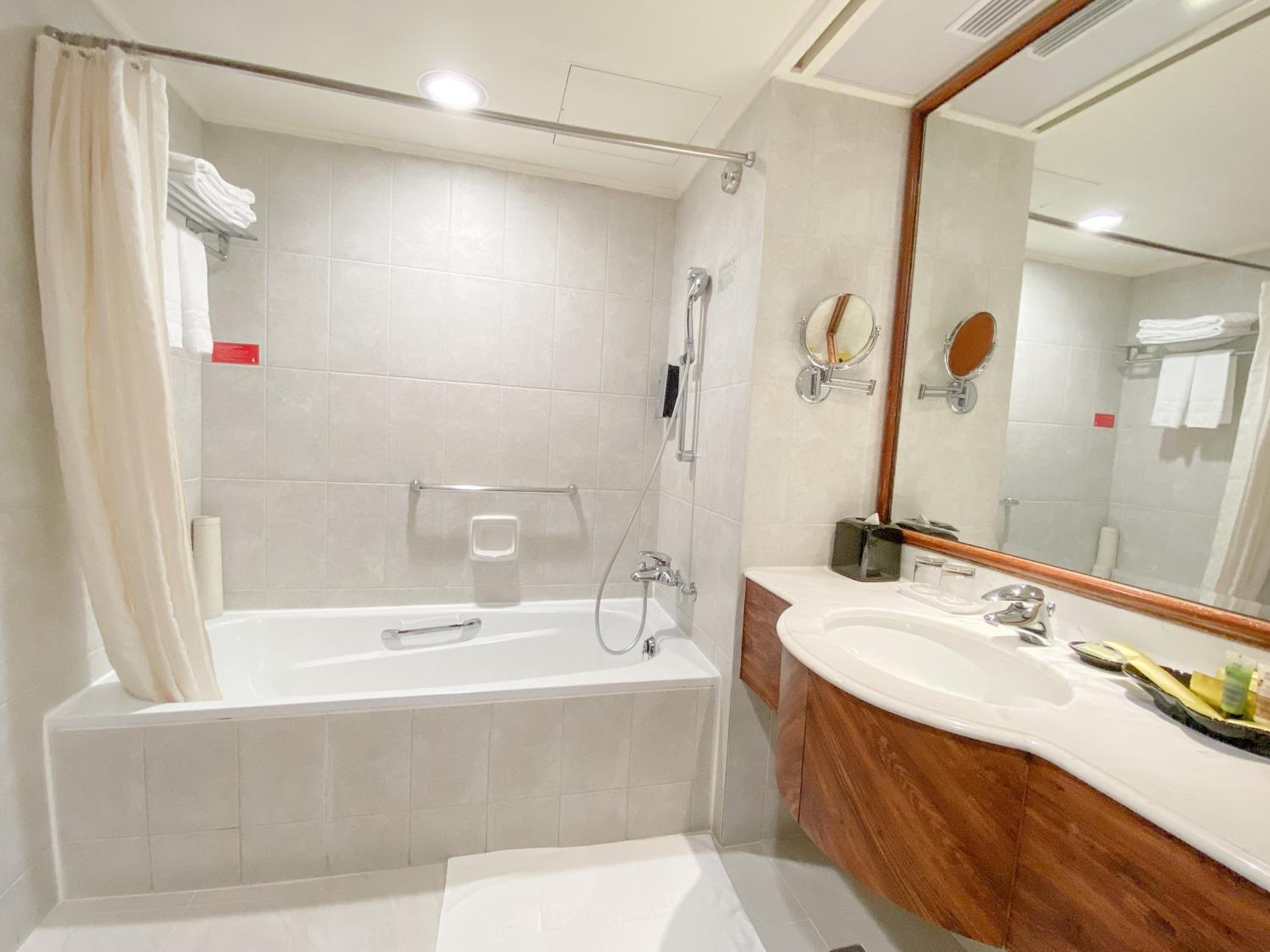 Double Room with Harbor View - Laurel Floor - Photo 3