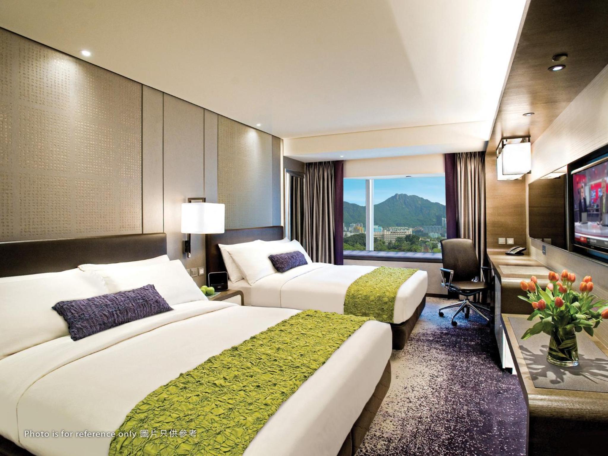 Plaza Deluxe Family Twin Room