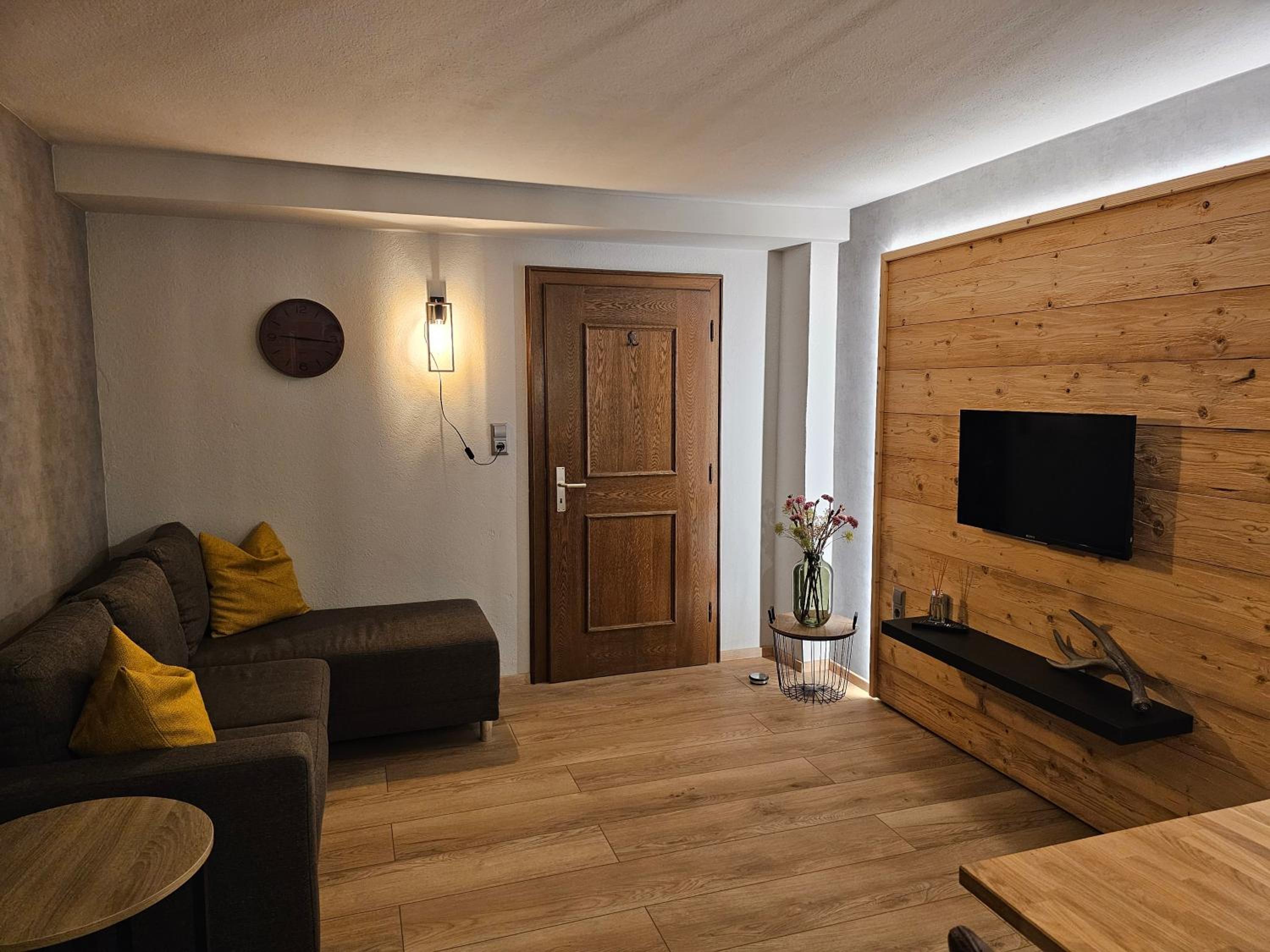 One-Bedroom Apartment With Bath photo 1