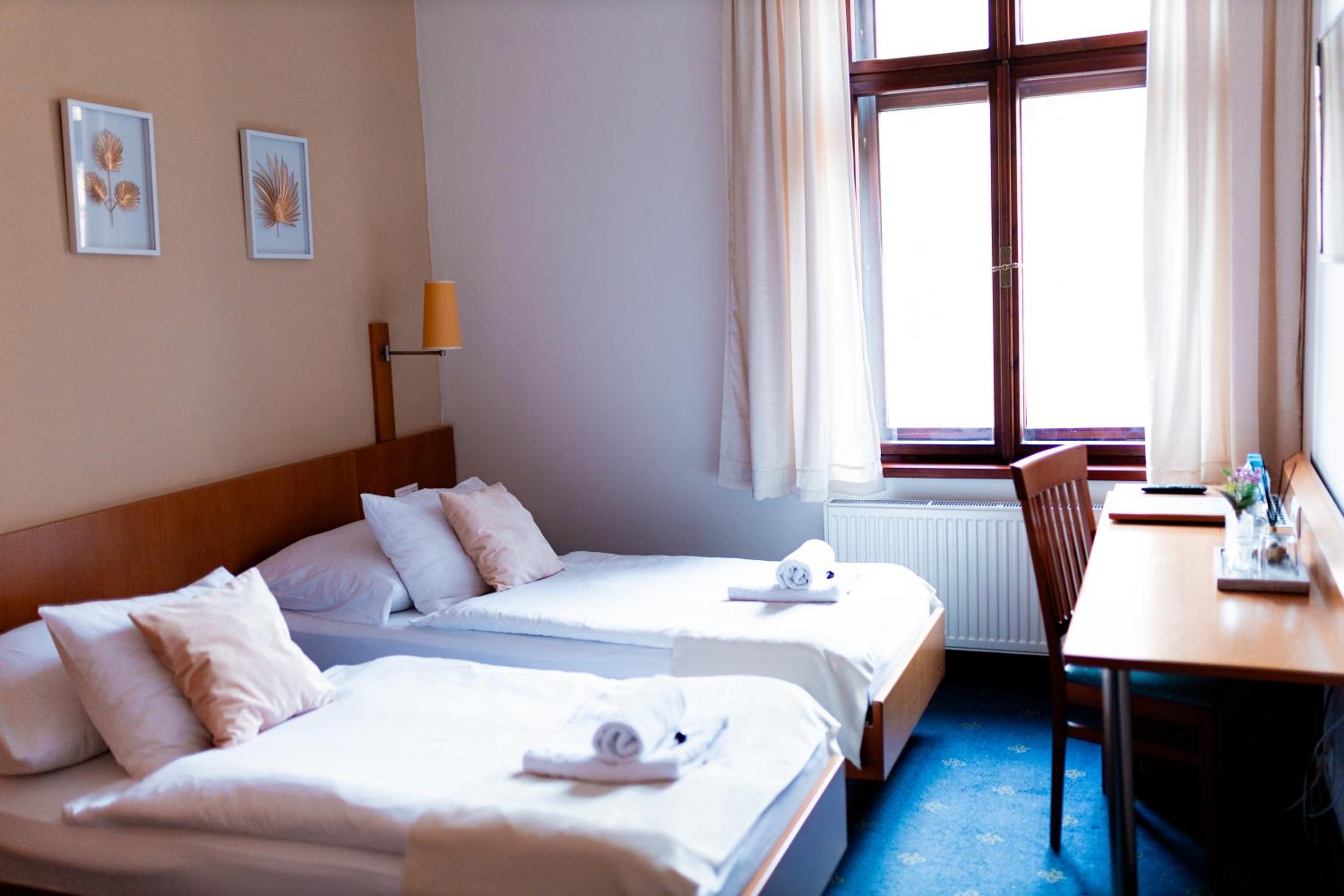 Standard Double or Twin Room - Photo 4