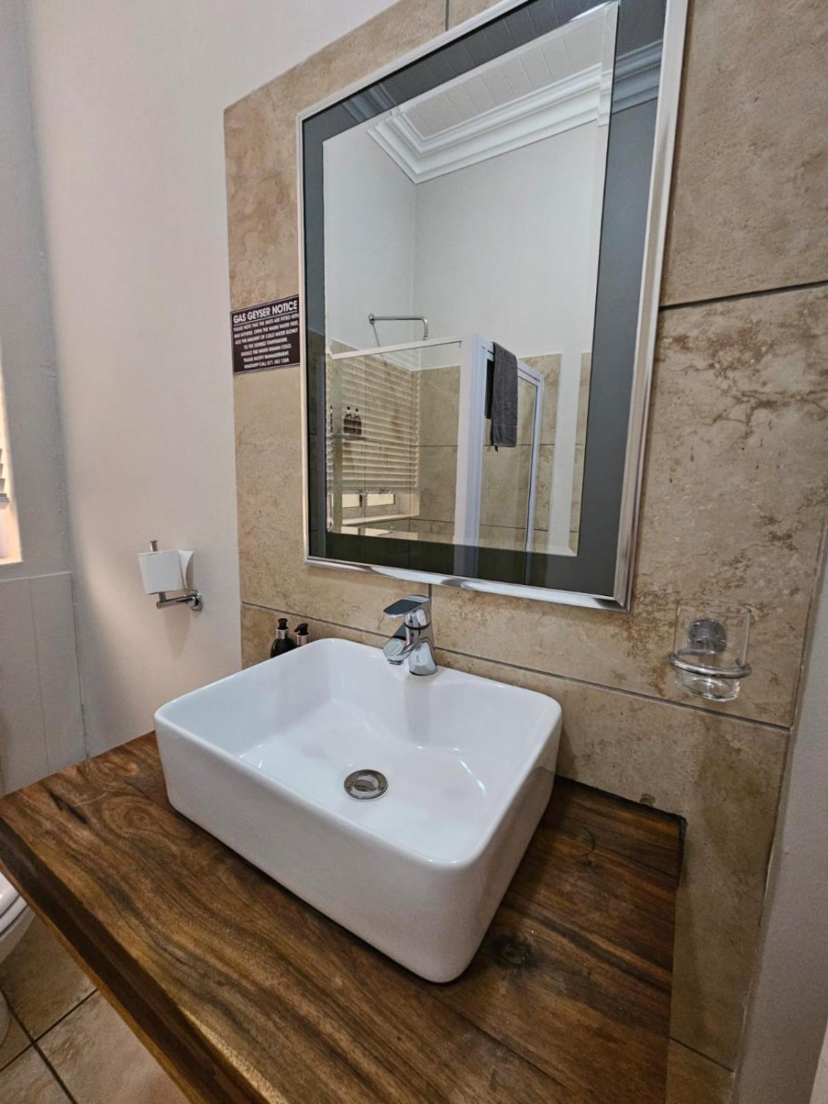 Deluxe Double or Twin Room photo 3