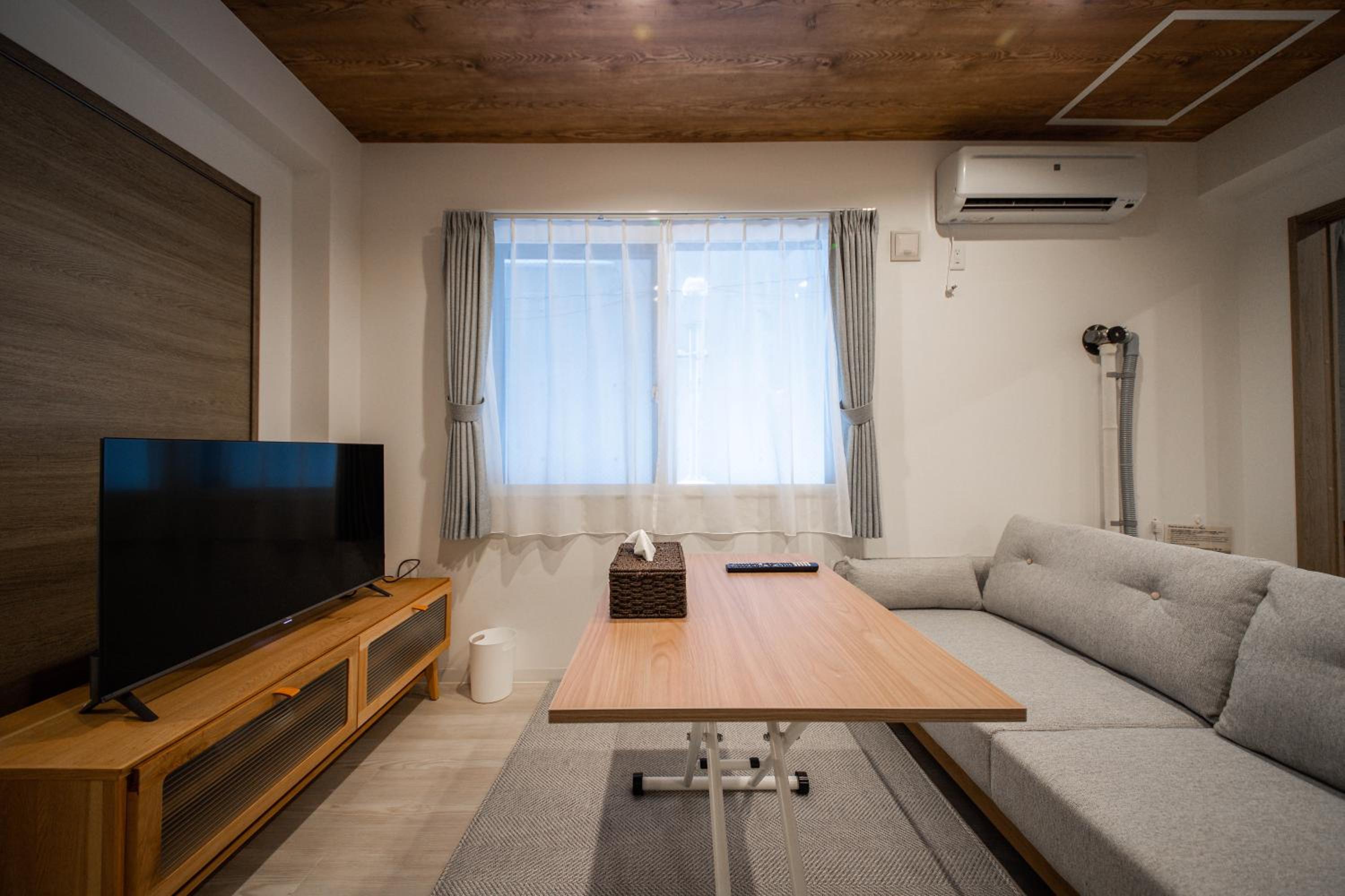 One-Bedroom Apartment photo 1