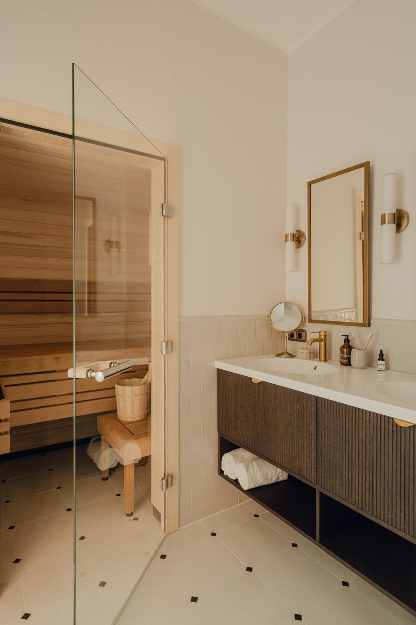 Superior Junior Suite with Sauna photo 3