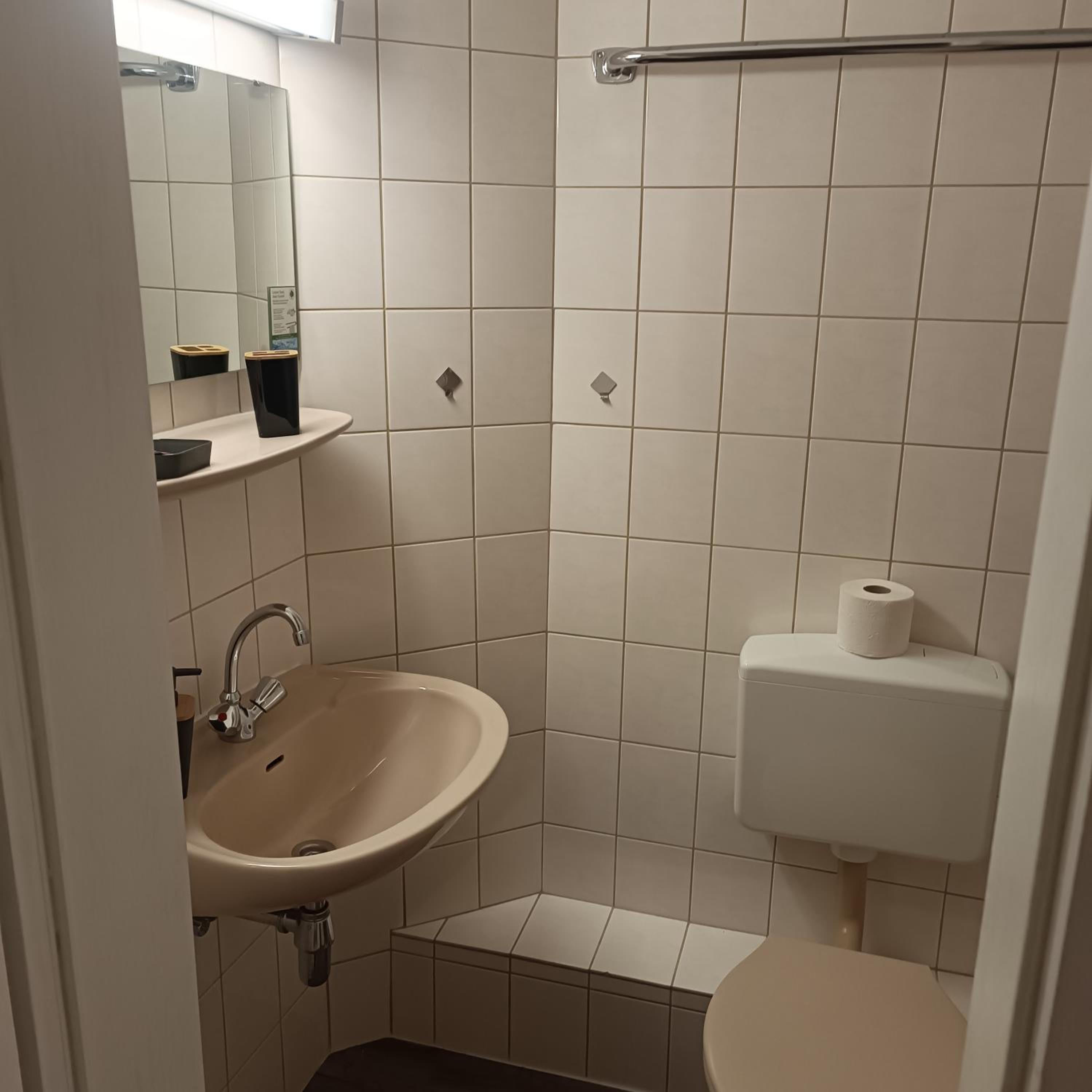 Small Single Room photo 2