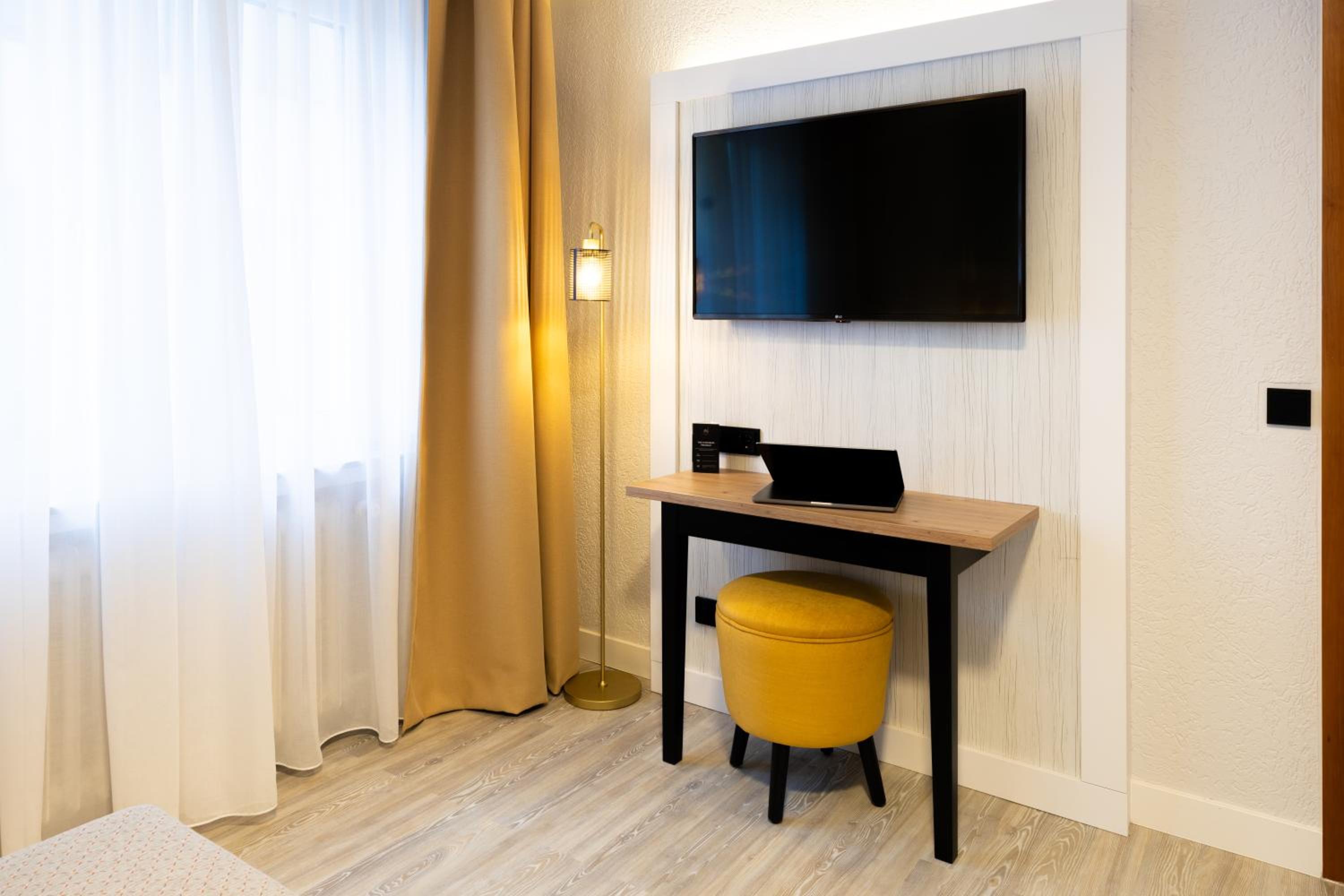 Twin Room - Photo 5