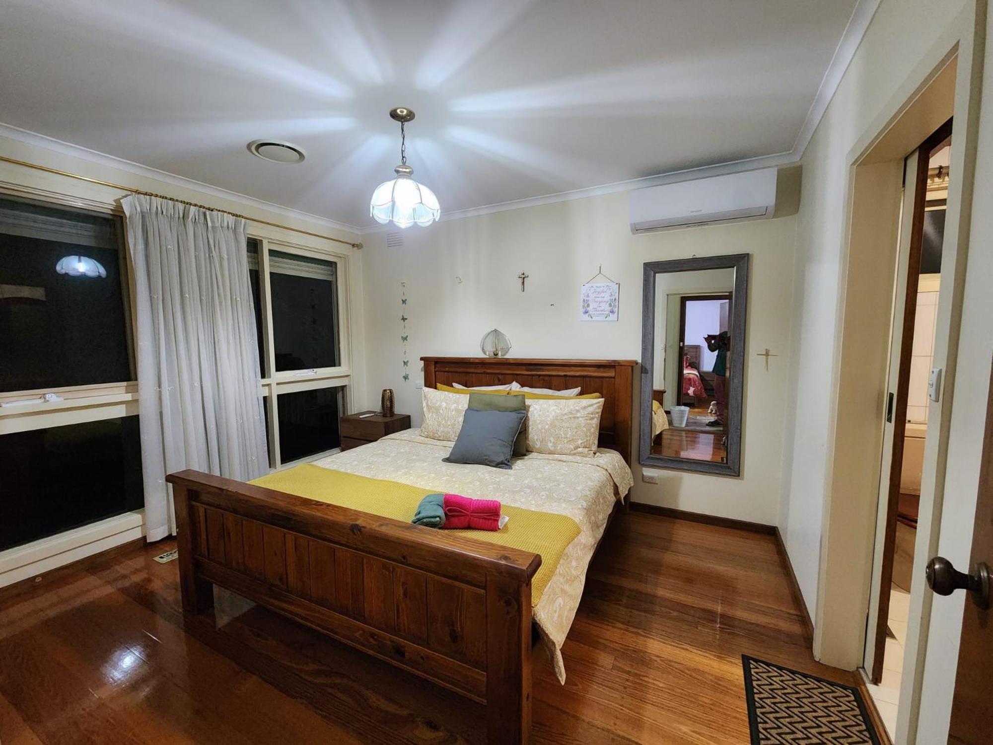 Four-Bedroom House photo 3