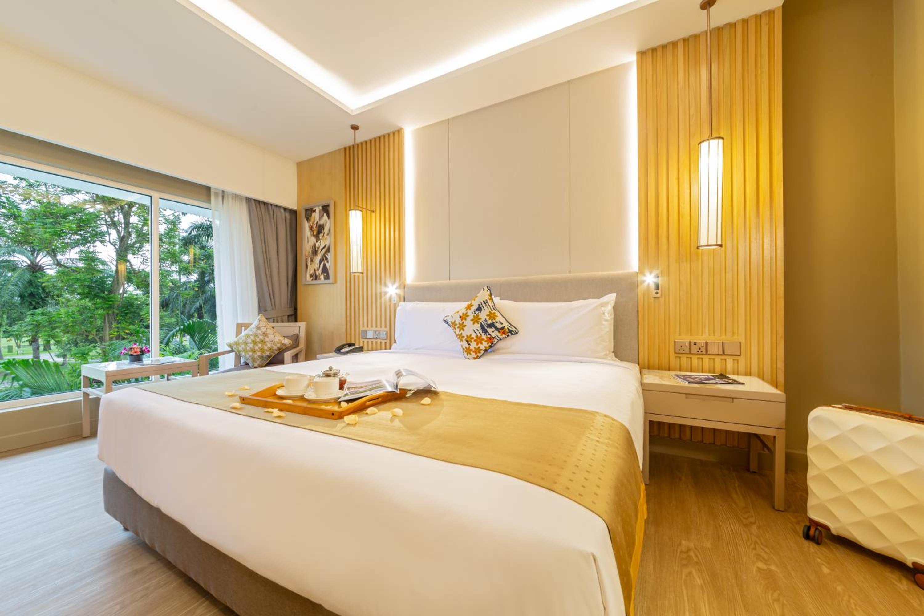 Deluxe King Room - Photo 1