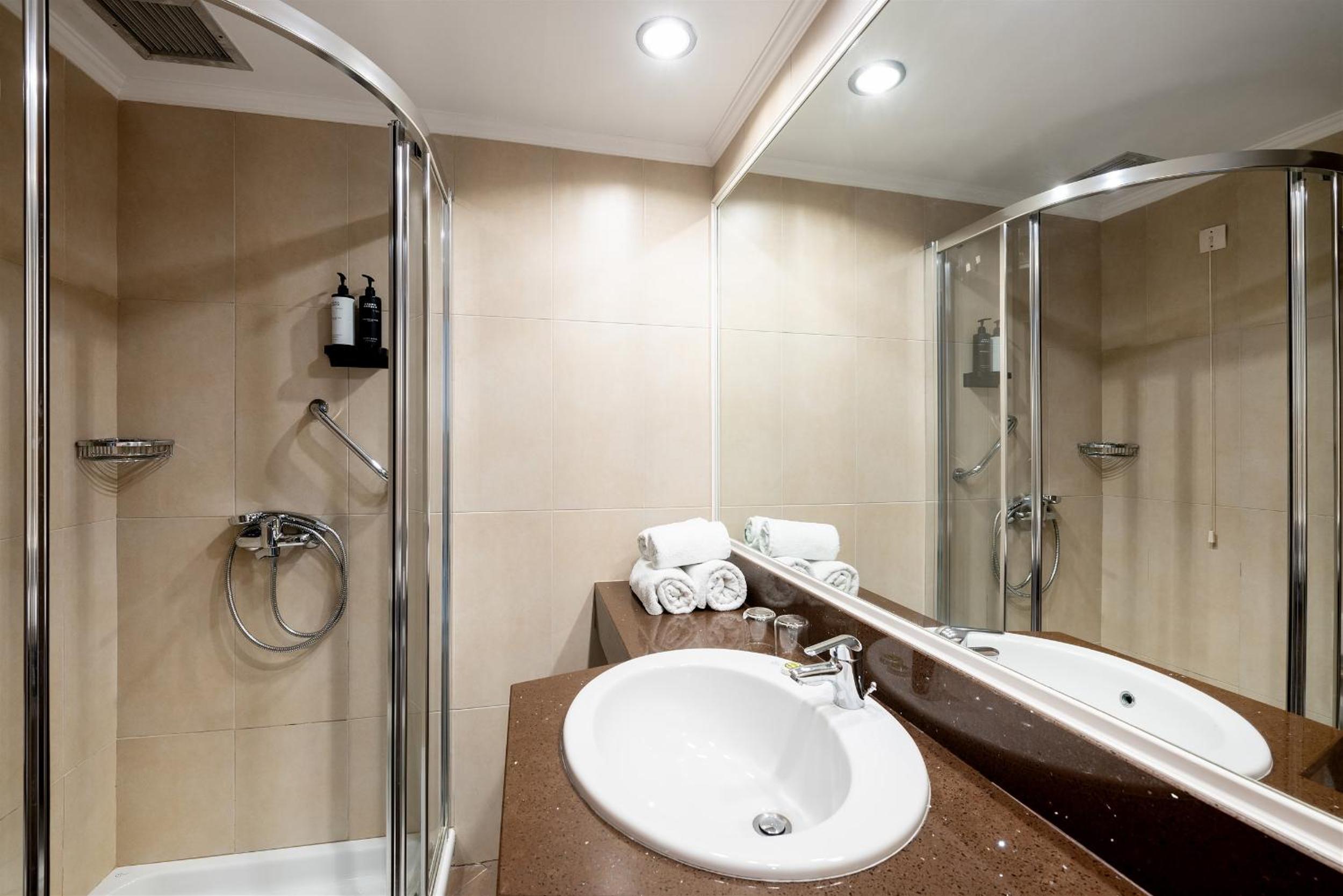Double or Twin Room with Garden View - Photo 2