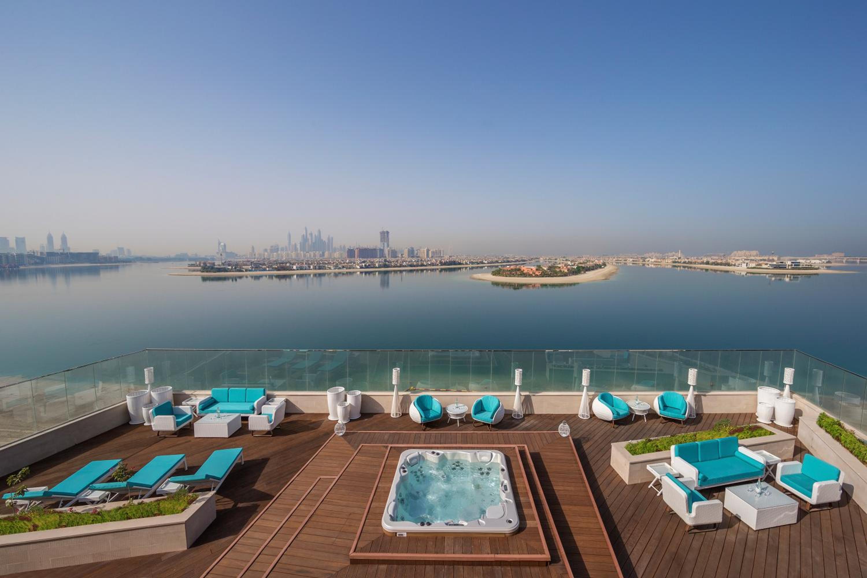Penthouse King Suite with Rooftop Terrace and Palm Sea View - Club Lounge/Beach Access