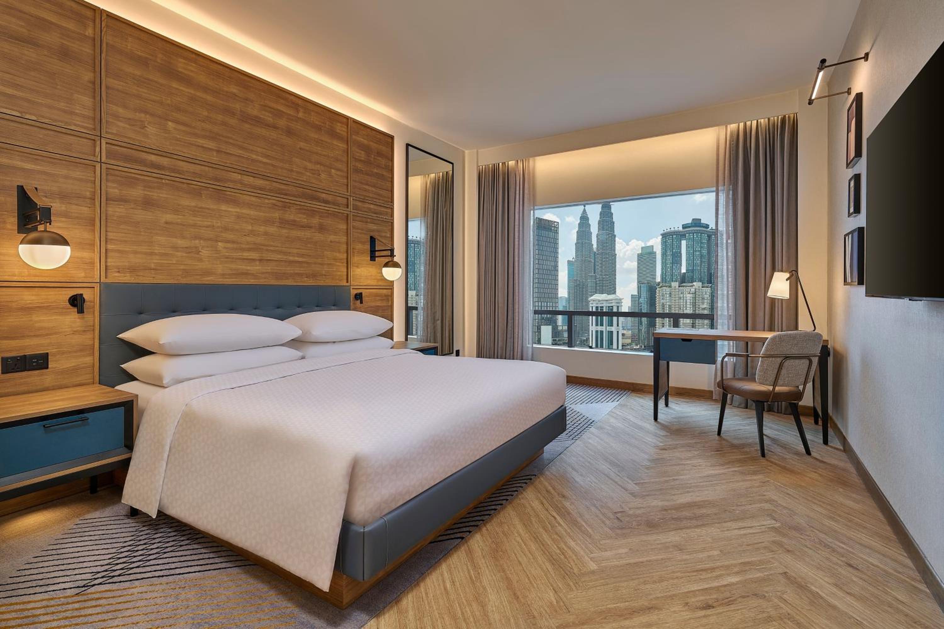 Deluxe King Room with Twin Towers View