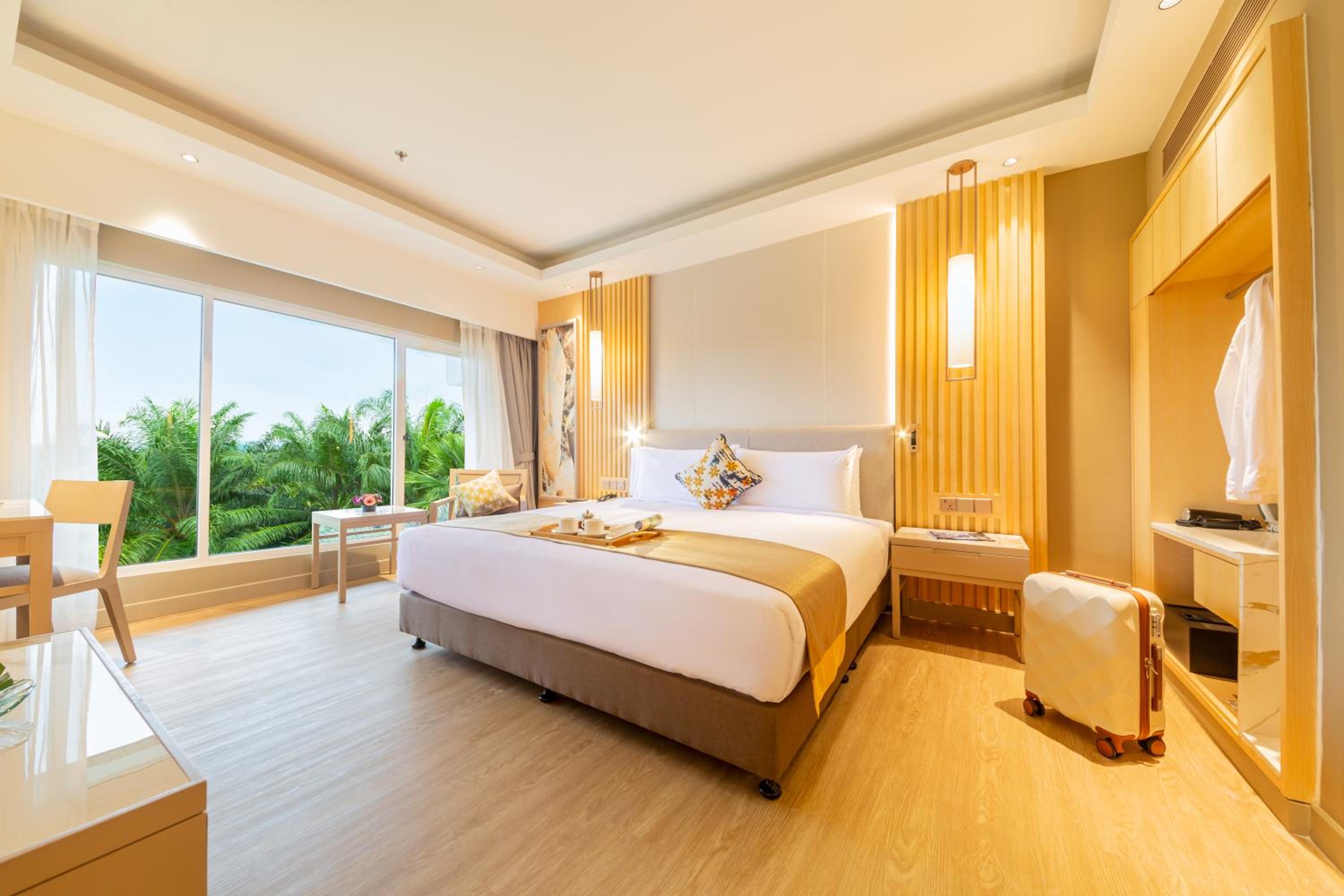 Deluxe King Suite