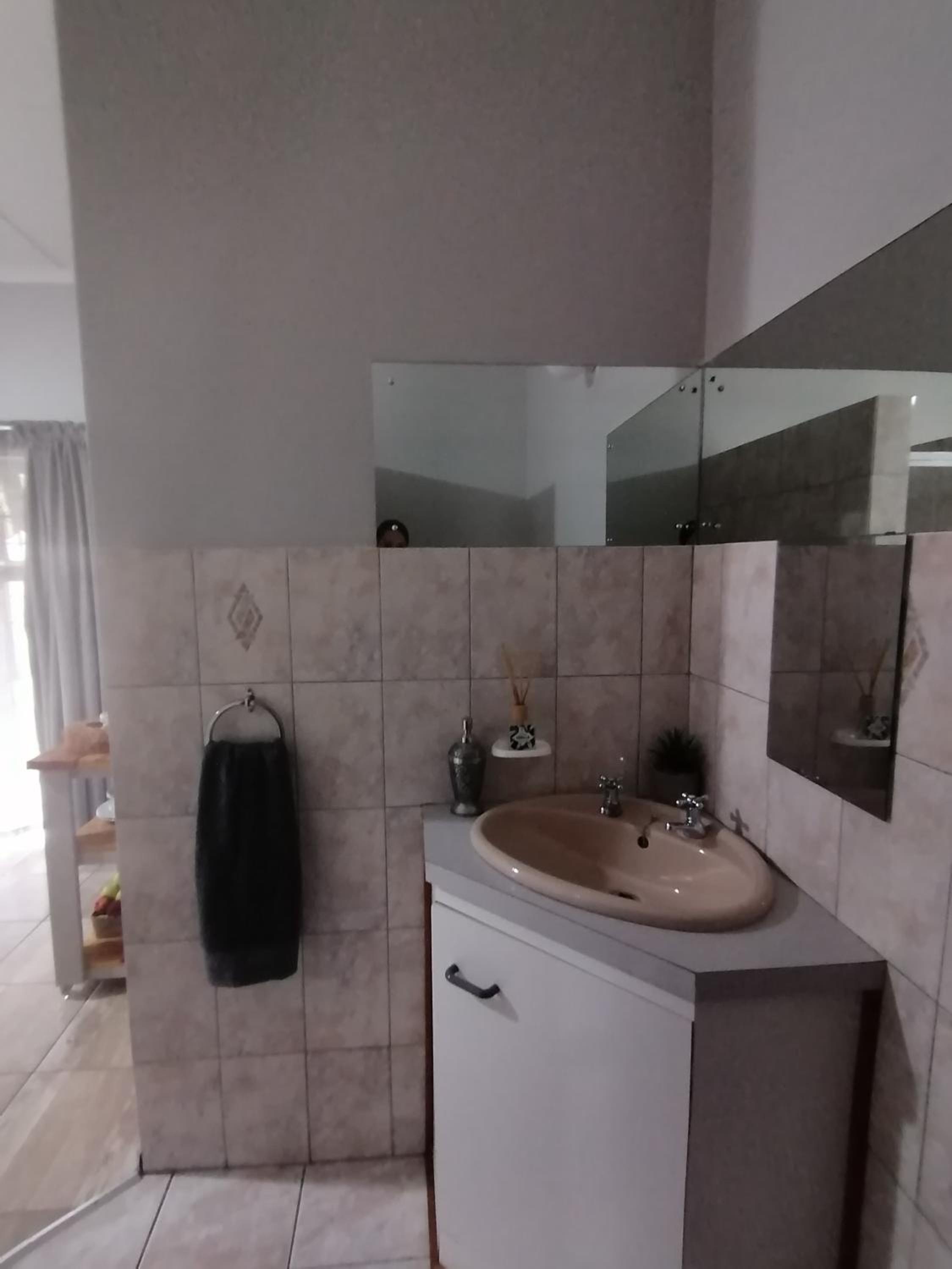 Double Room with Pool View - Photo 6