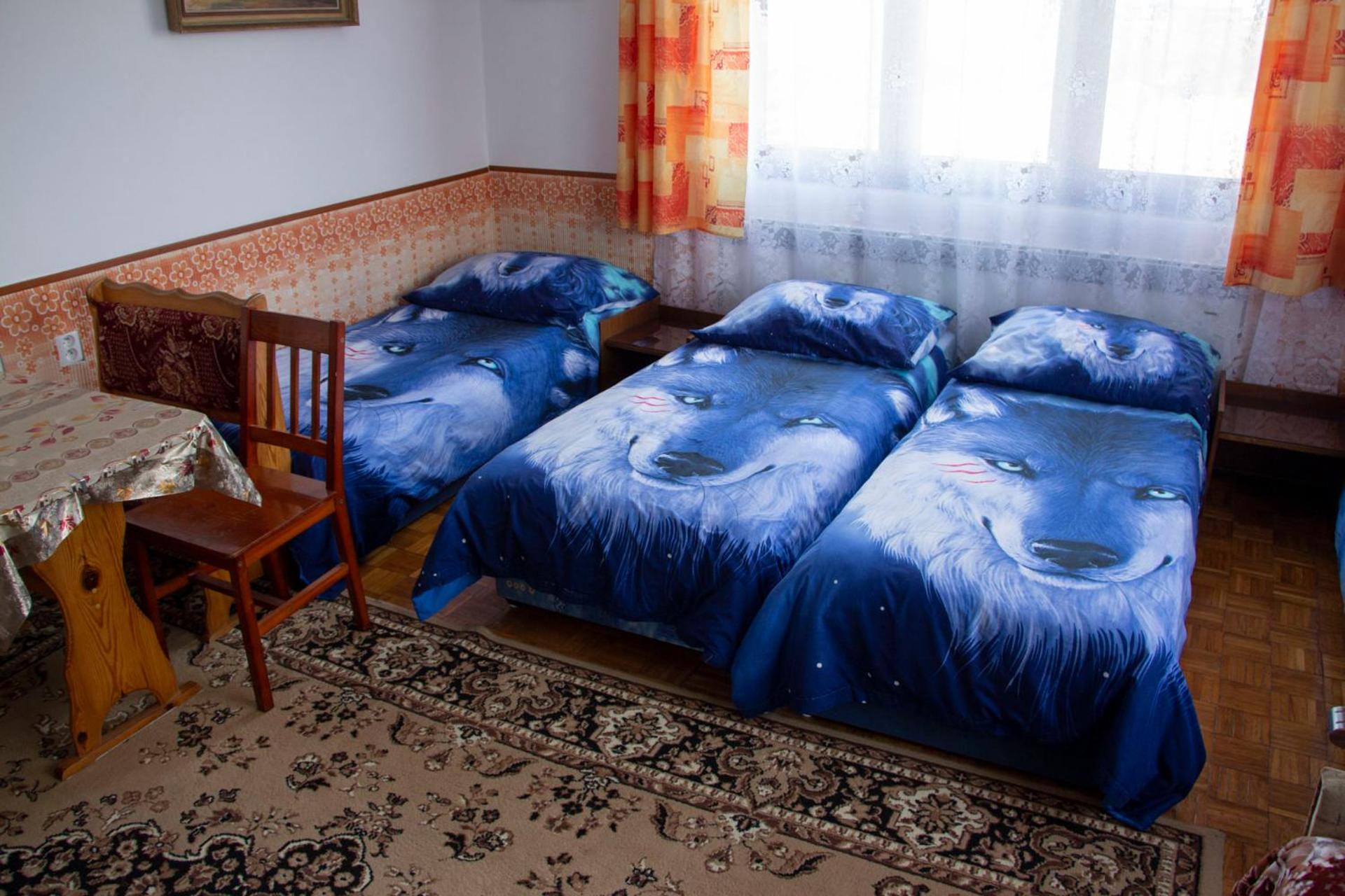 Quadruple Room with Shared Bathroom photo 2