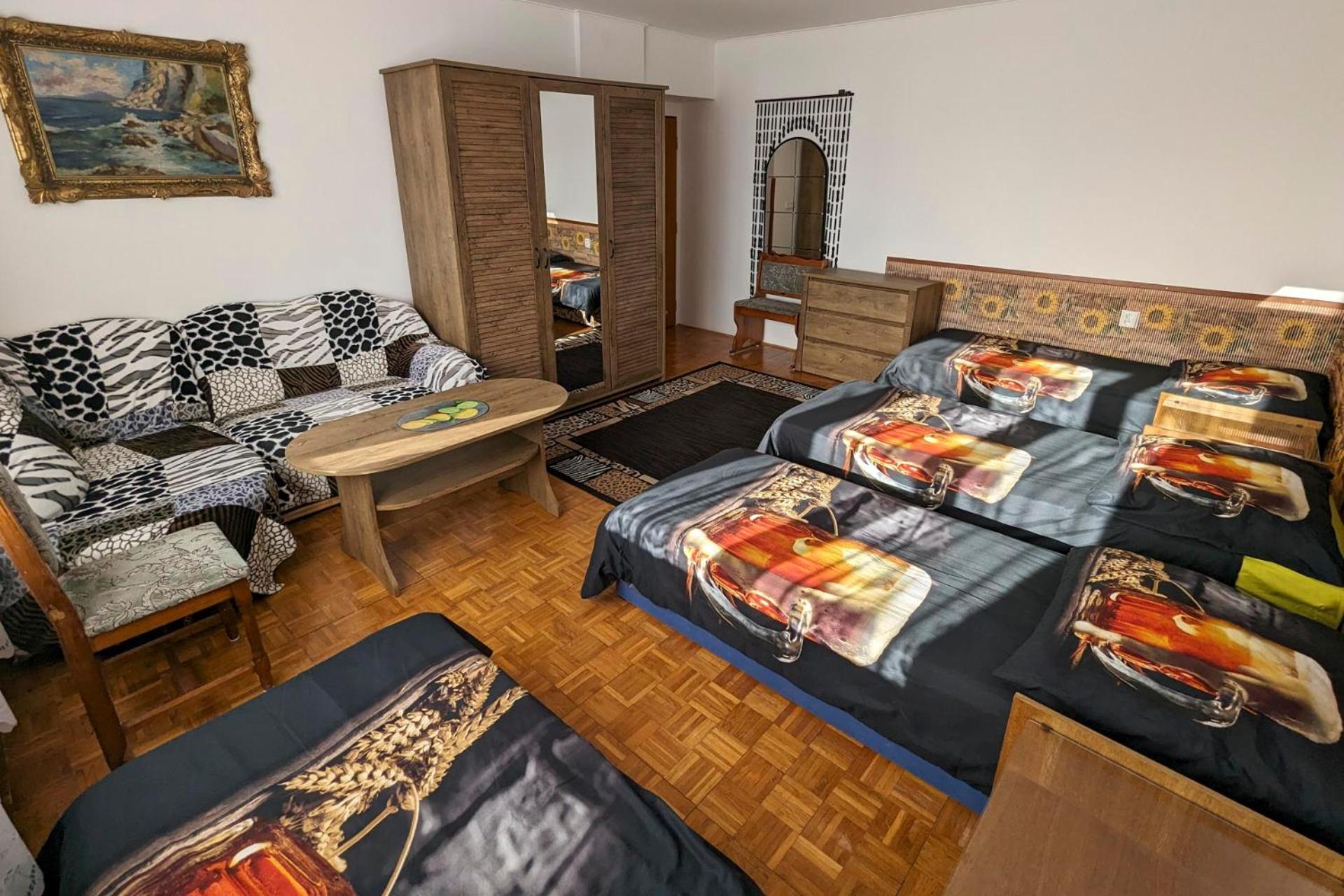 Quadruple Room with Shared Bathroom photo 1