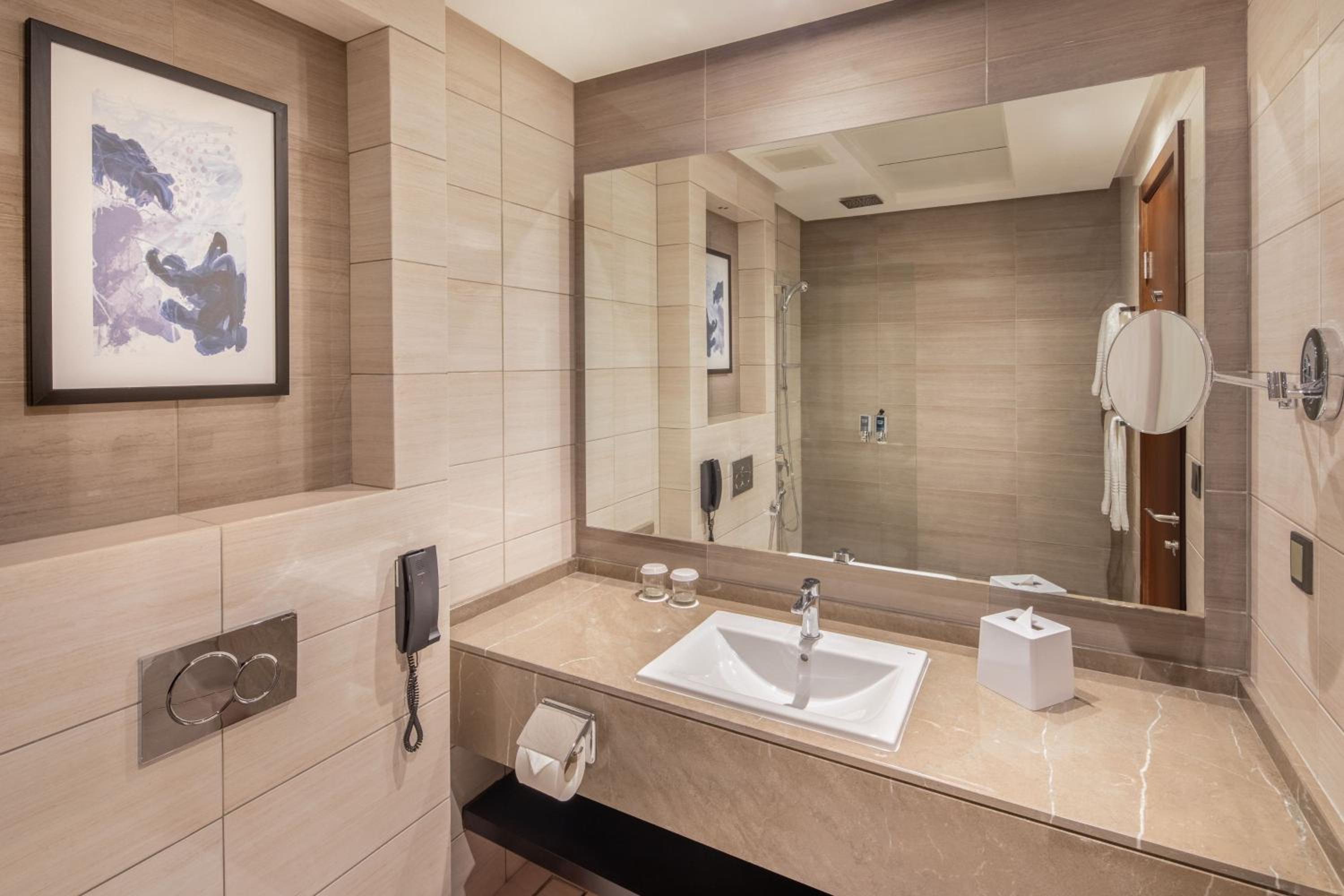 Standard King Room - Photo 3