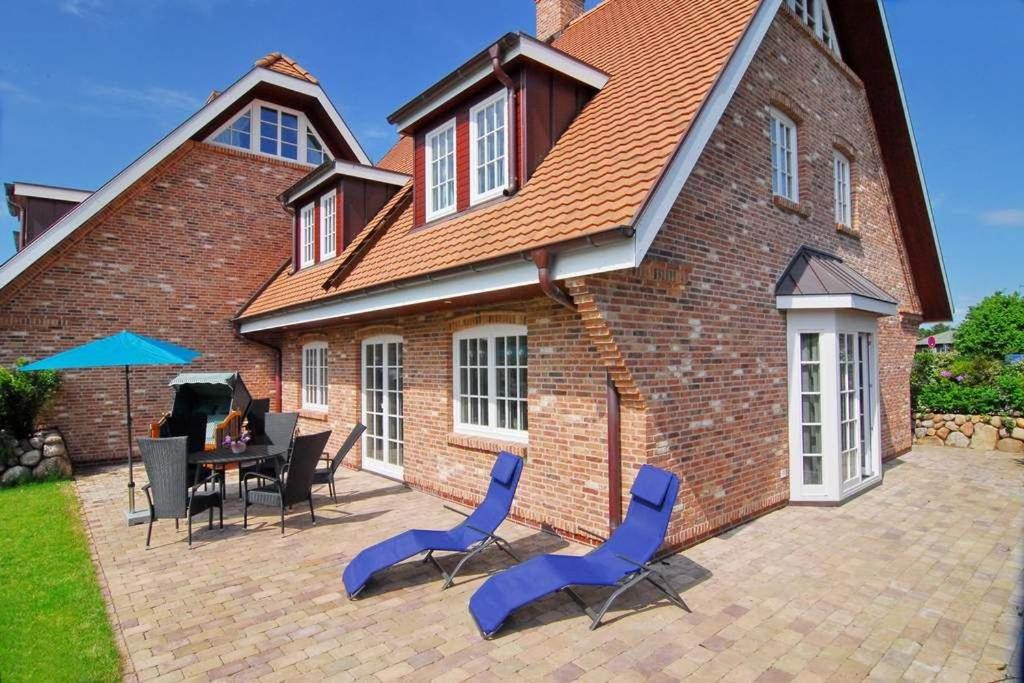 Three-Bedroom House photo 2