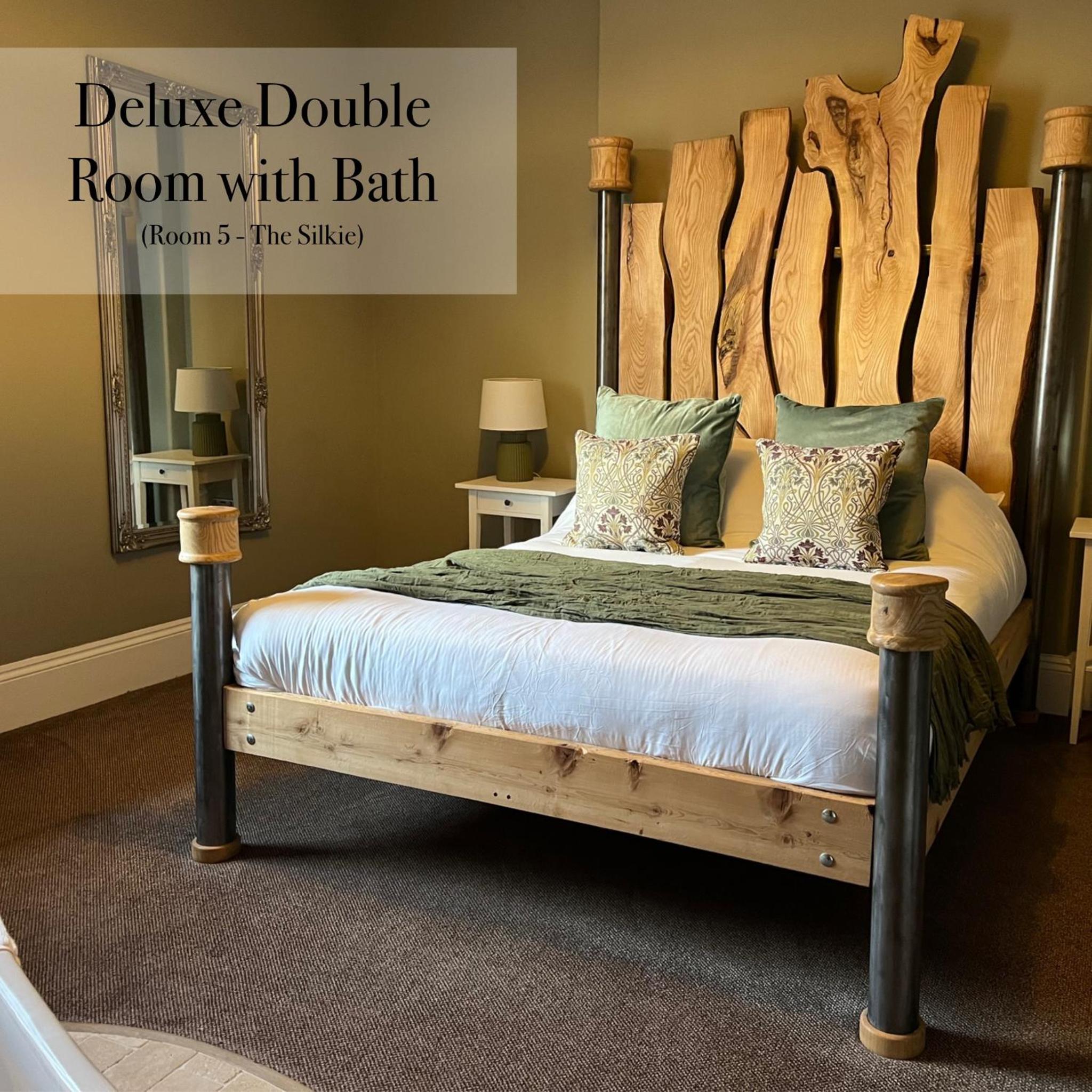 Deluxe Double Room with Bath photo 1