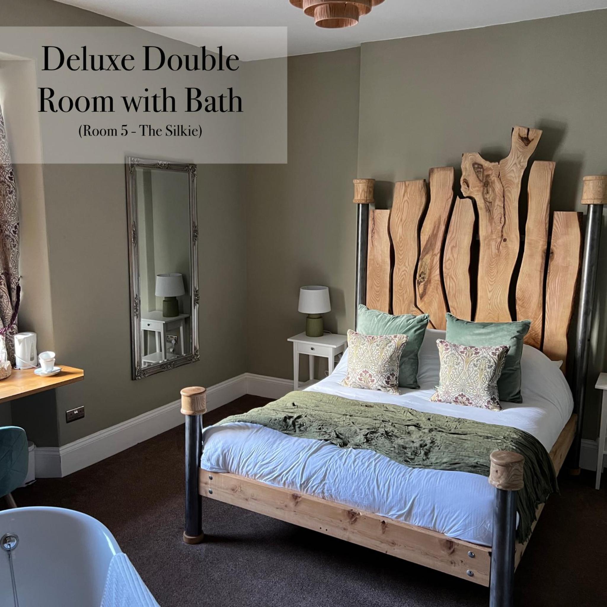 Deluxe Double Room with Bath photo 2