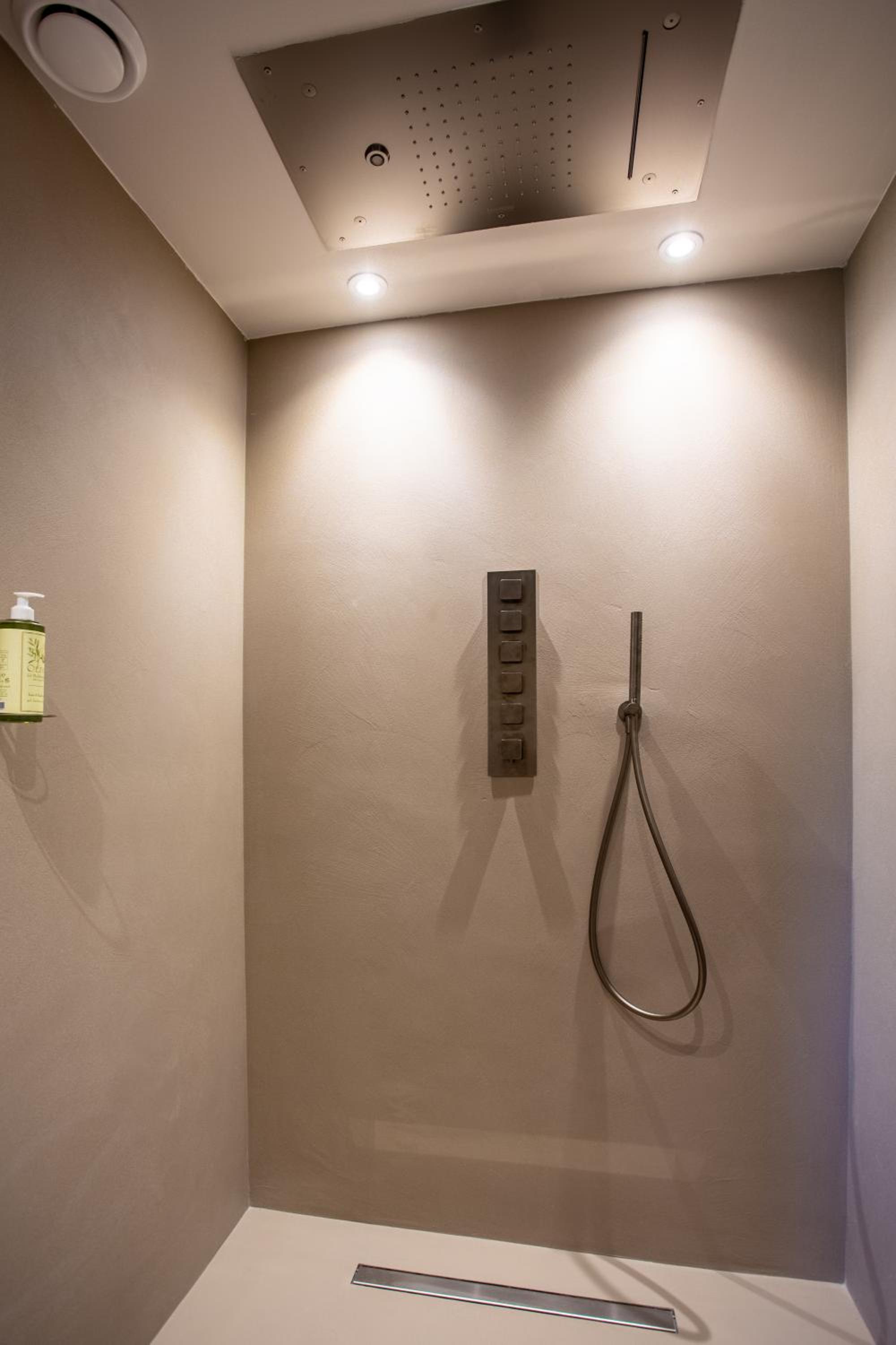 Suite with Spa Bath - Photo 17