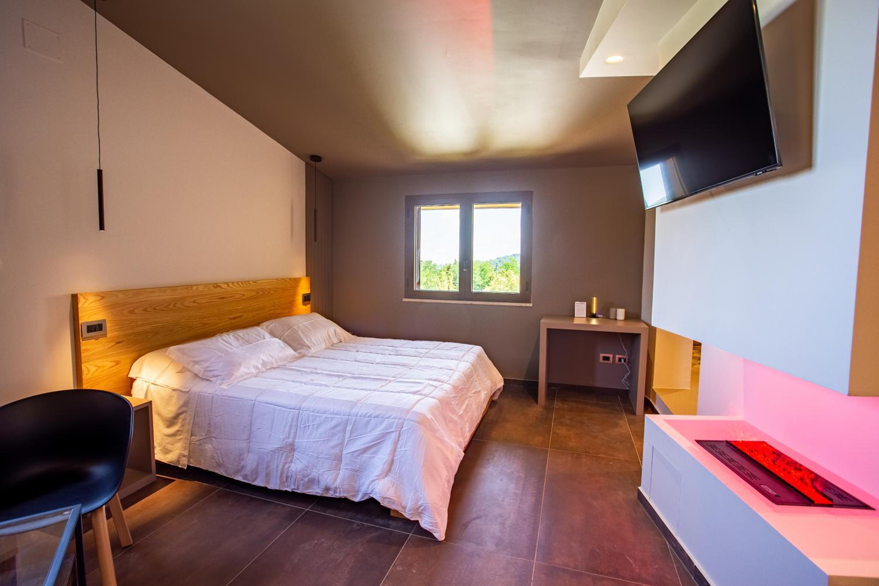 Suite with Spa Bath - Photo 20
