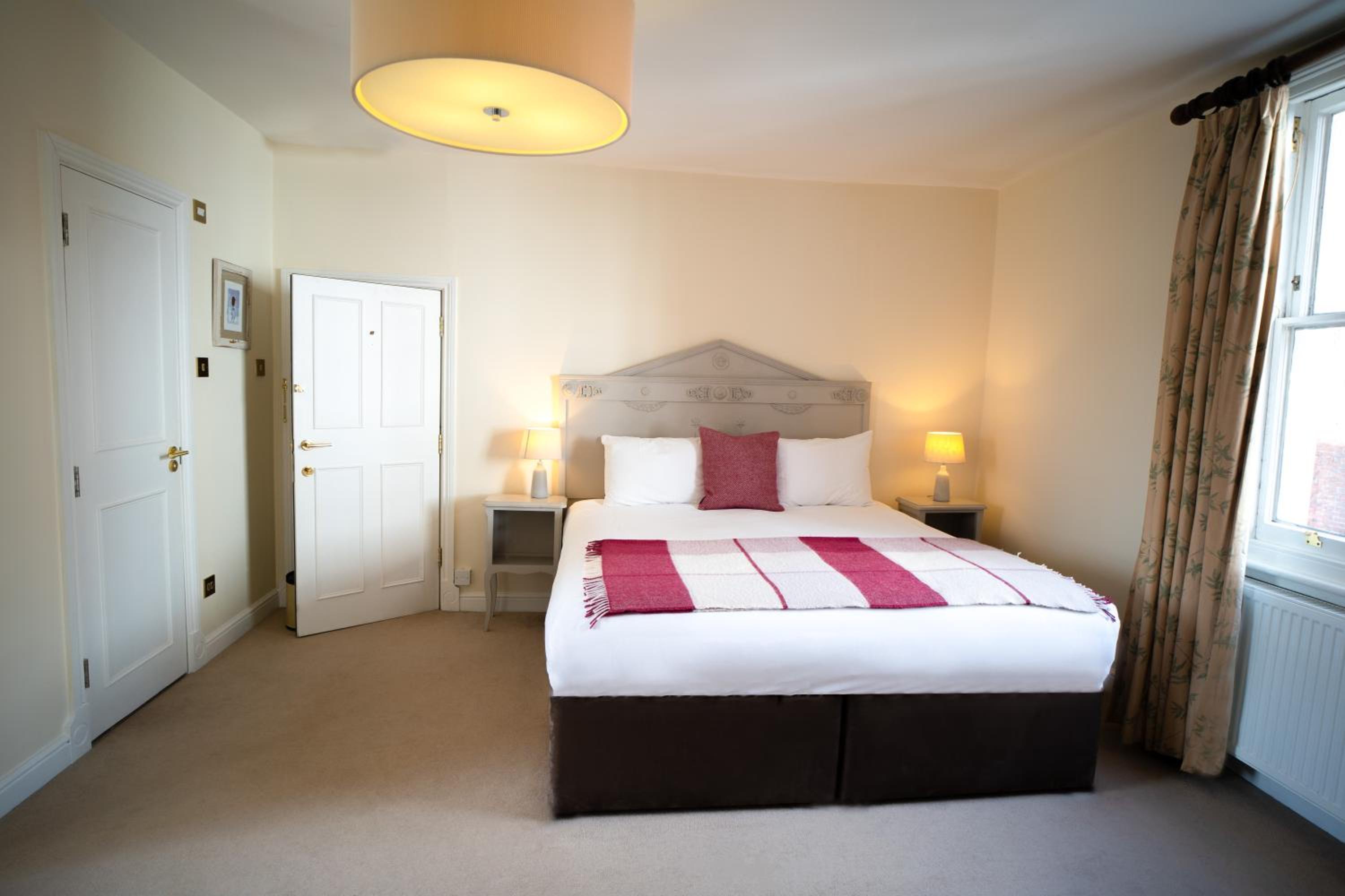 Four-Bedroom House photo 1