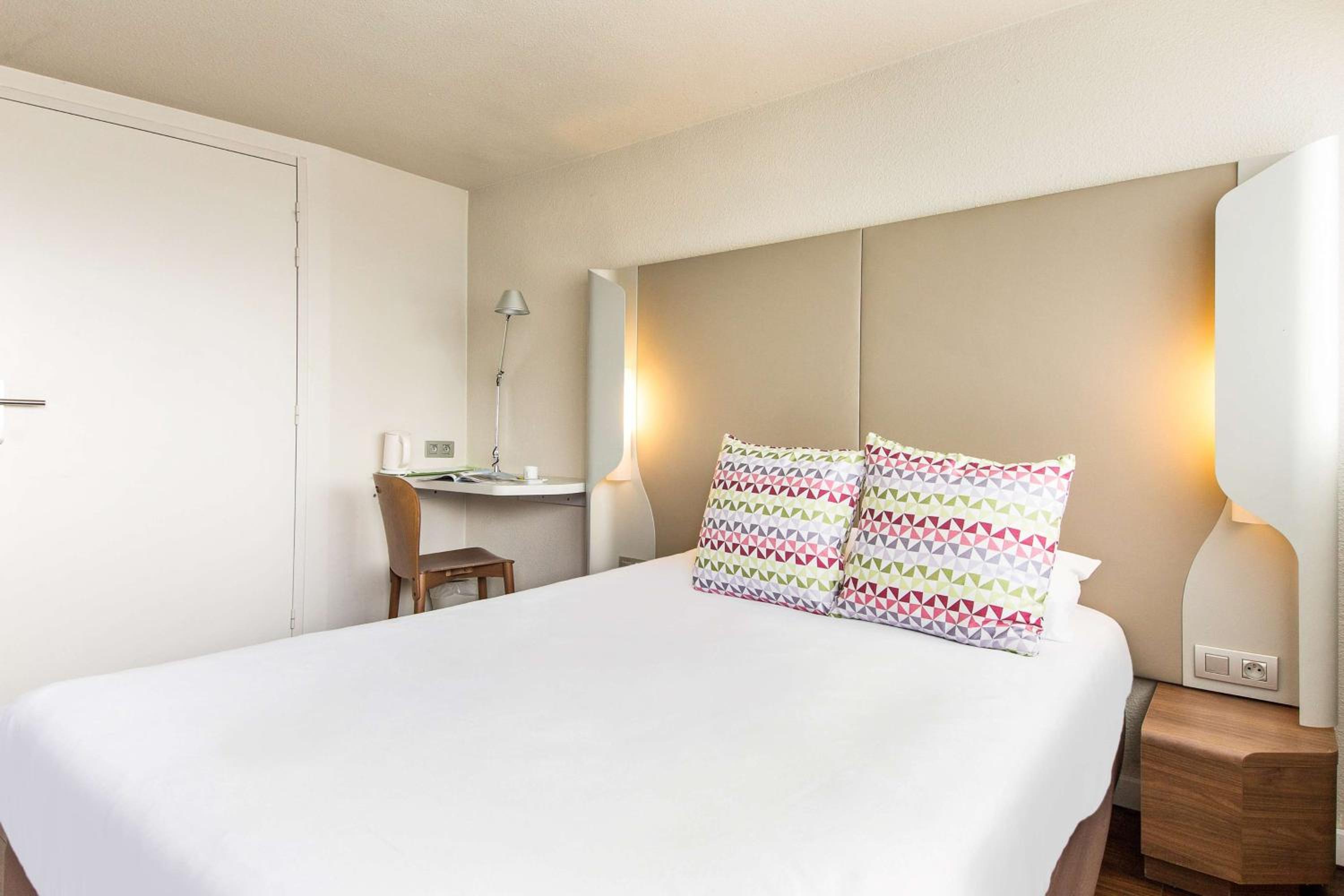 Standard Double Room - Photo 15
