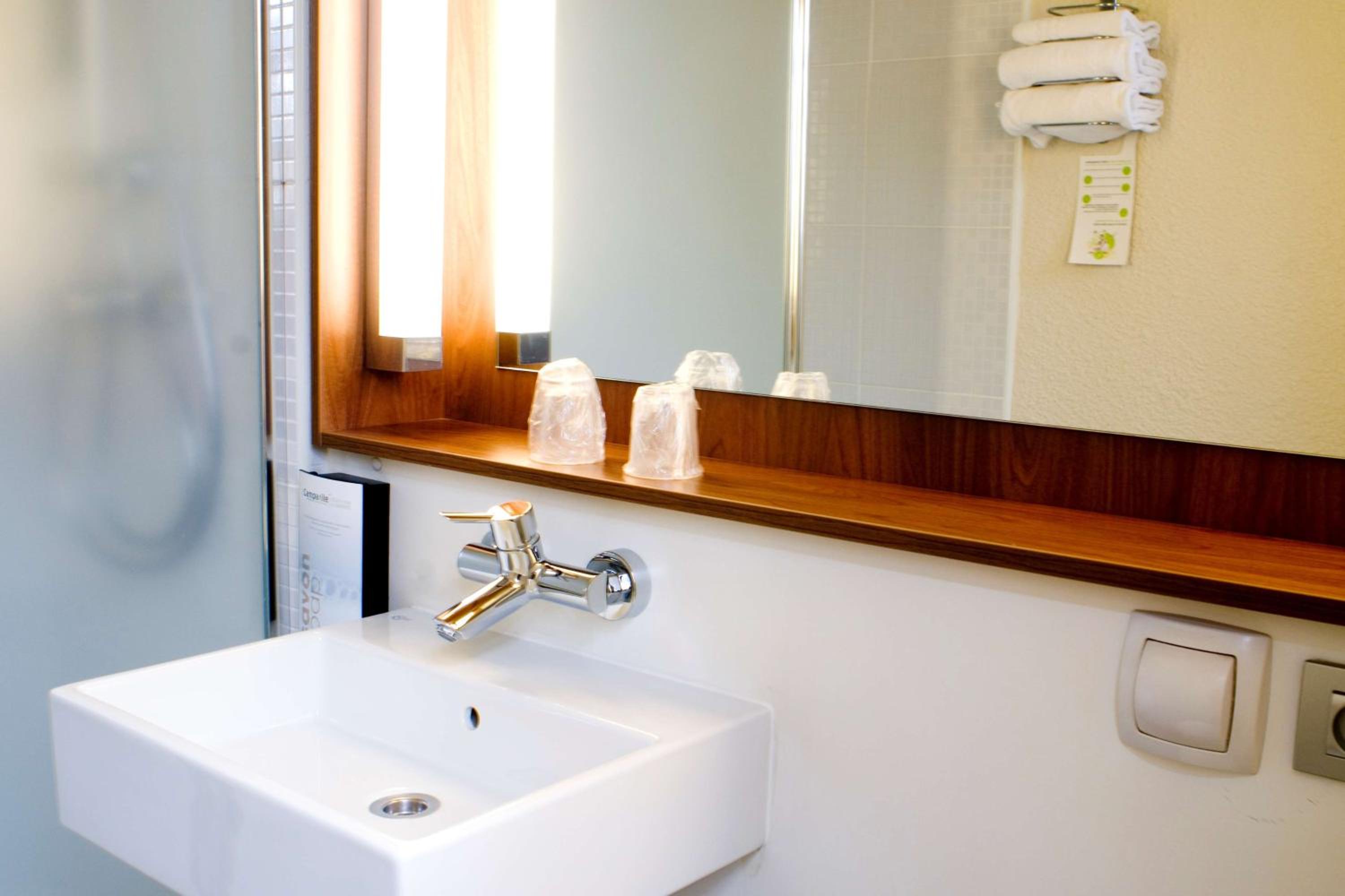 Standard Double Room - Photo 7