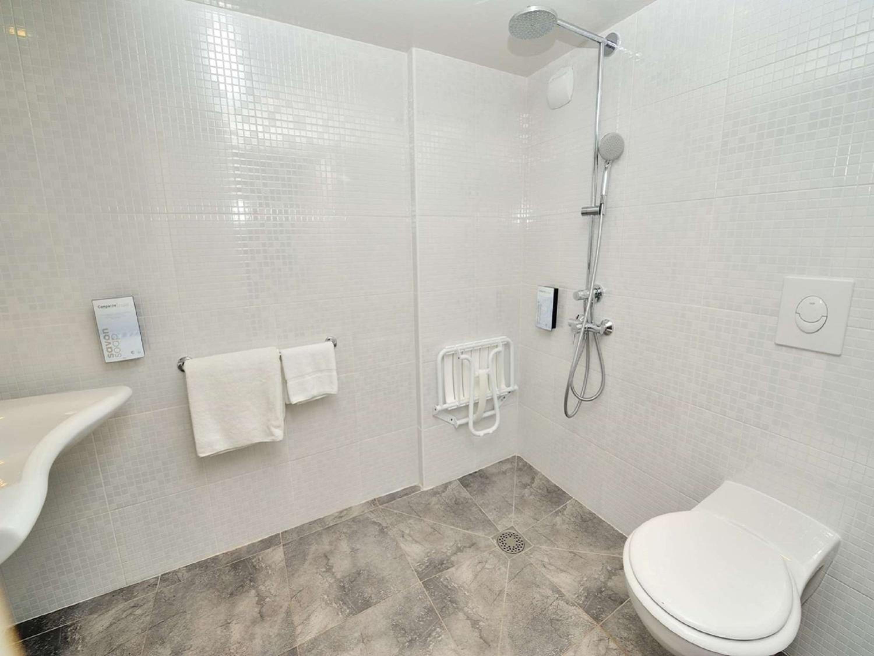 Standard Double Room - Photo 12