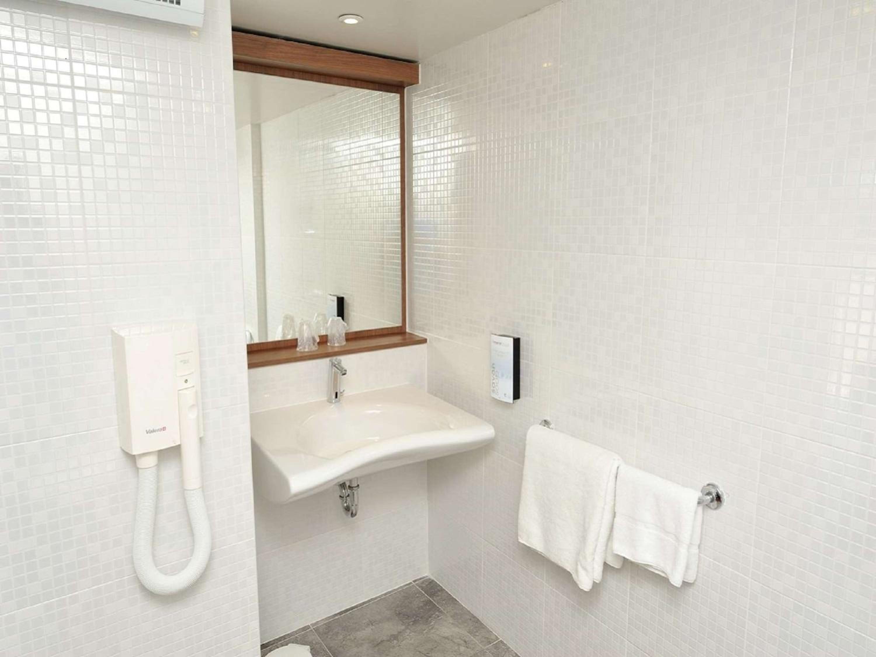 Standard Double Room - Photo 13