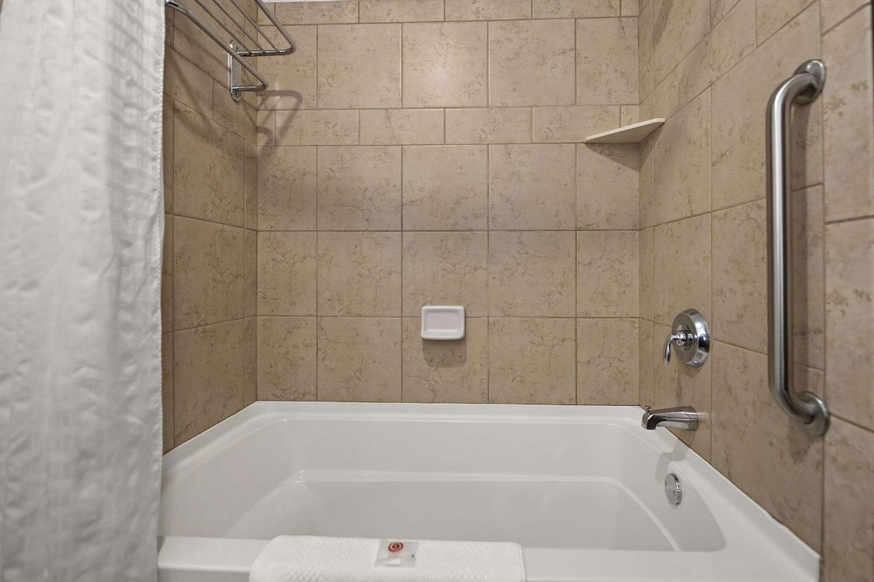 King Suite - Non-Smoking - Photo 2