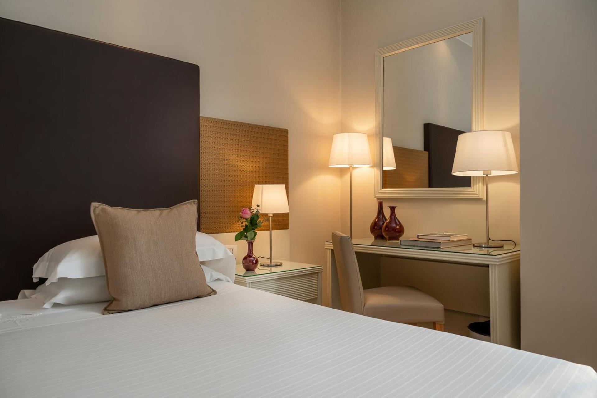 Superior Double or Twin Room - Photo 5